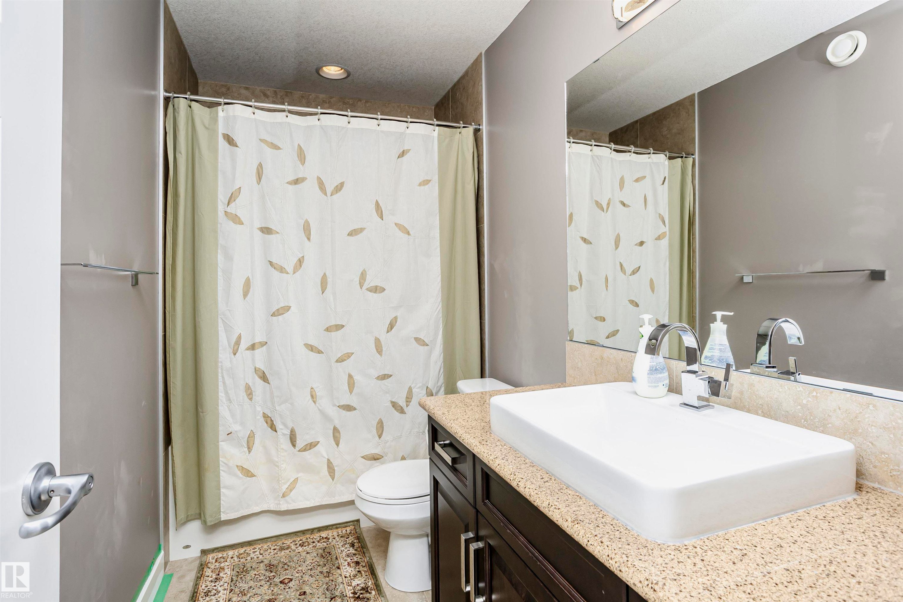 15848 13 Avenue Sw, Edmonton, AB - Indoor Photo Showing Bathroom