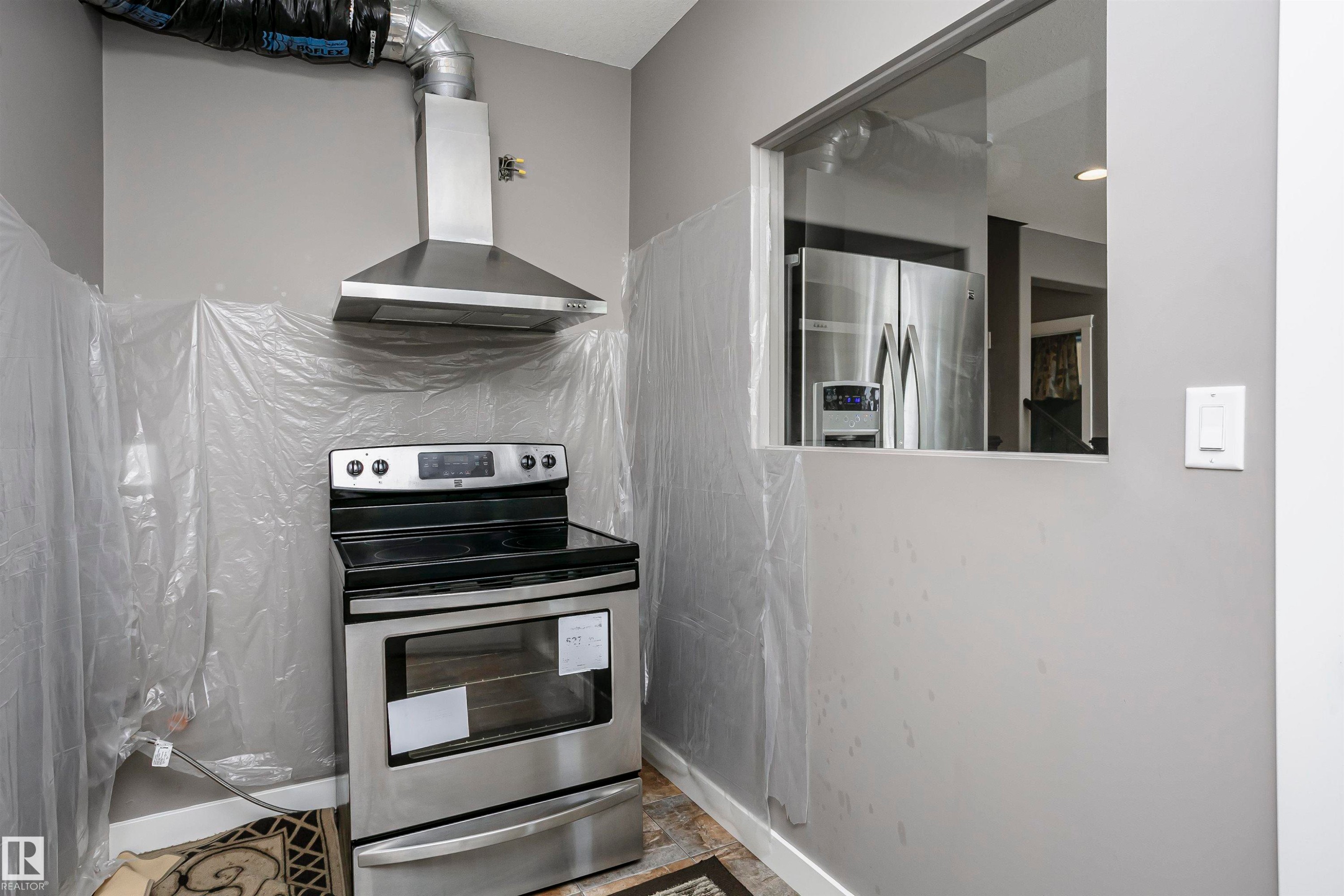 15848 13 Avenue Sw, Edmonton, AB - Indoor Photo Showing Kitchen