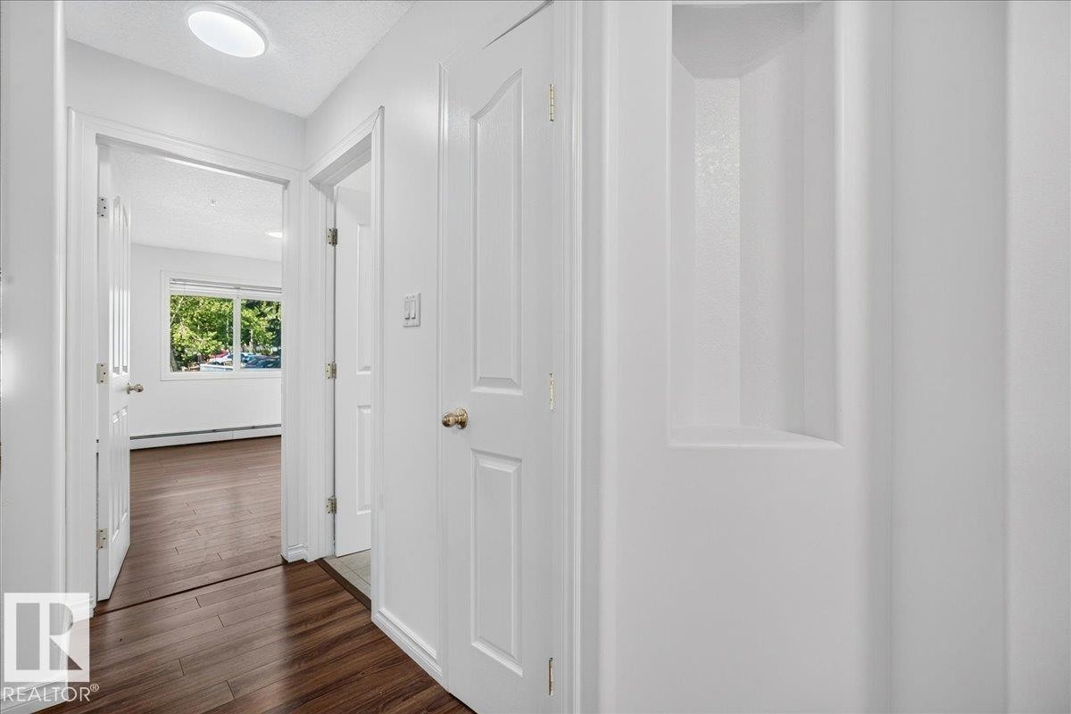 #122 2903 Rabbit Hill Rd Nw, Edmonton, AB - Indoor Photo Showing Other Room