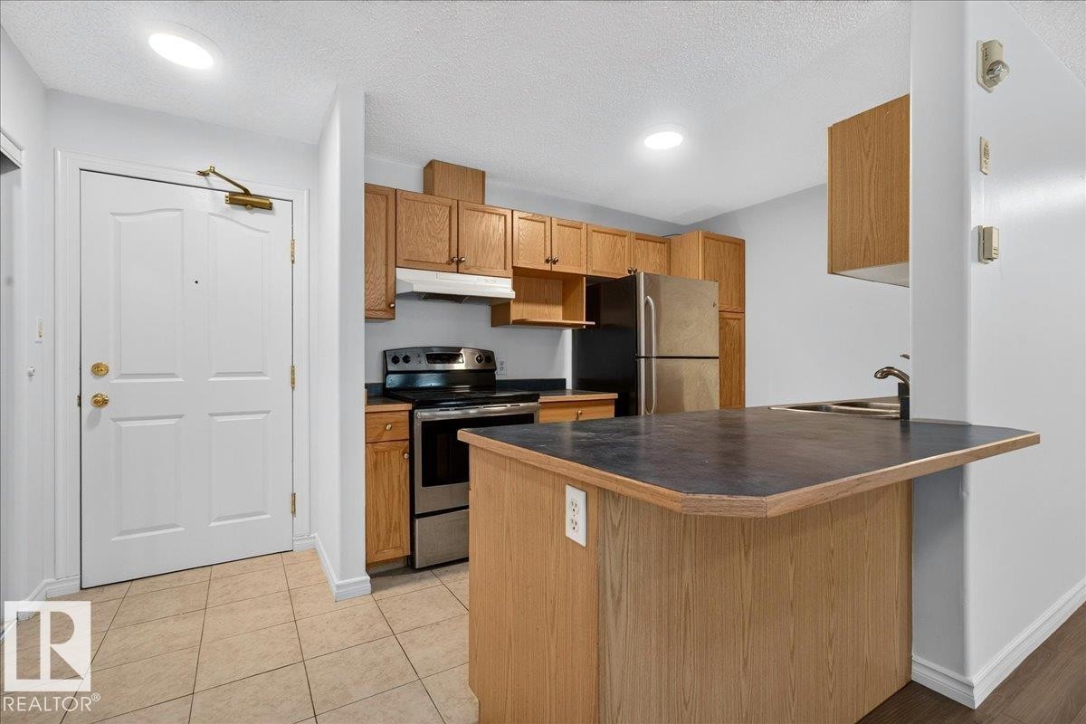 #122 2903 Rabbit Hill Rd Nw, Edmonton, AB - Indoor Photo Showing Kitchen