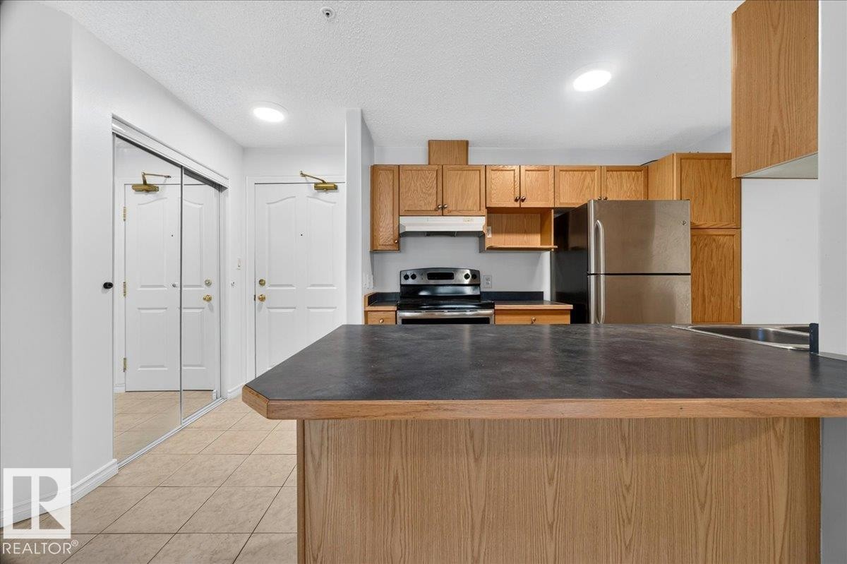 #122 2903 Rabbit Hill Rd Nw, Edmonton, AB - Indoor Photo Showing Kitchen
