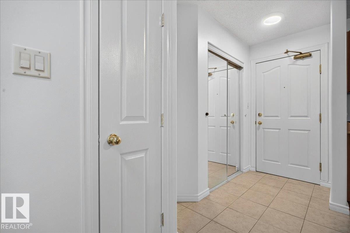 #122 2903 Rabbit Hill Rd Nw, Edmonton, AB - Indoor Photo Showing Other Room