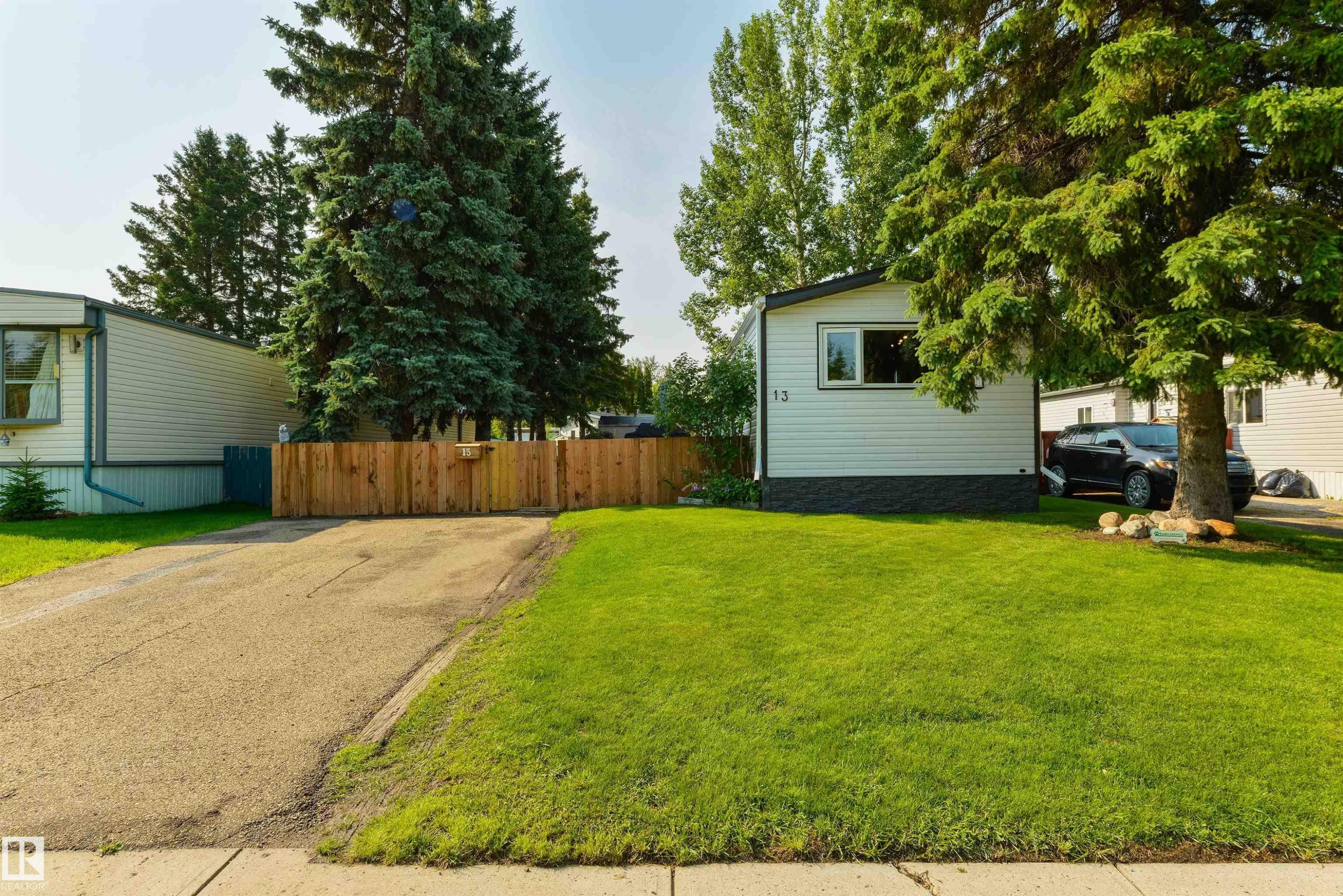 13 The Parkway Northwest, Edmonton, AB - Outdoor