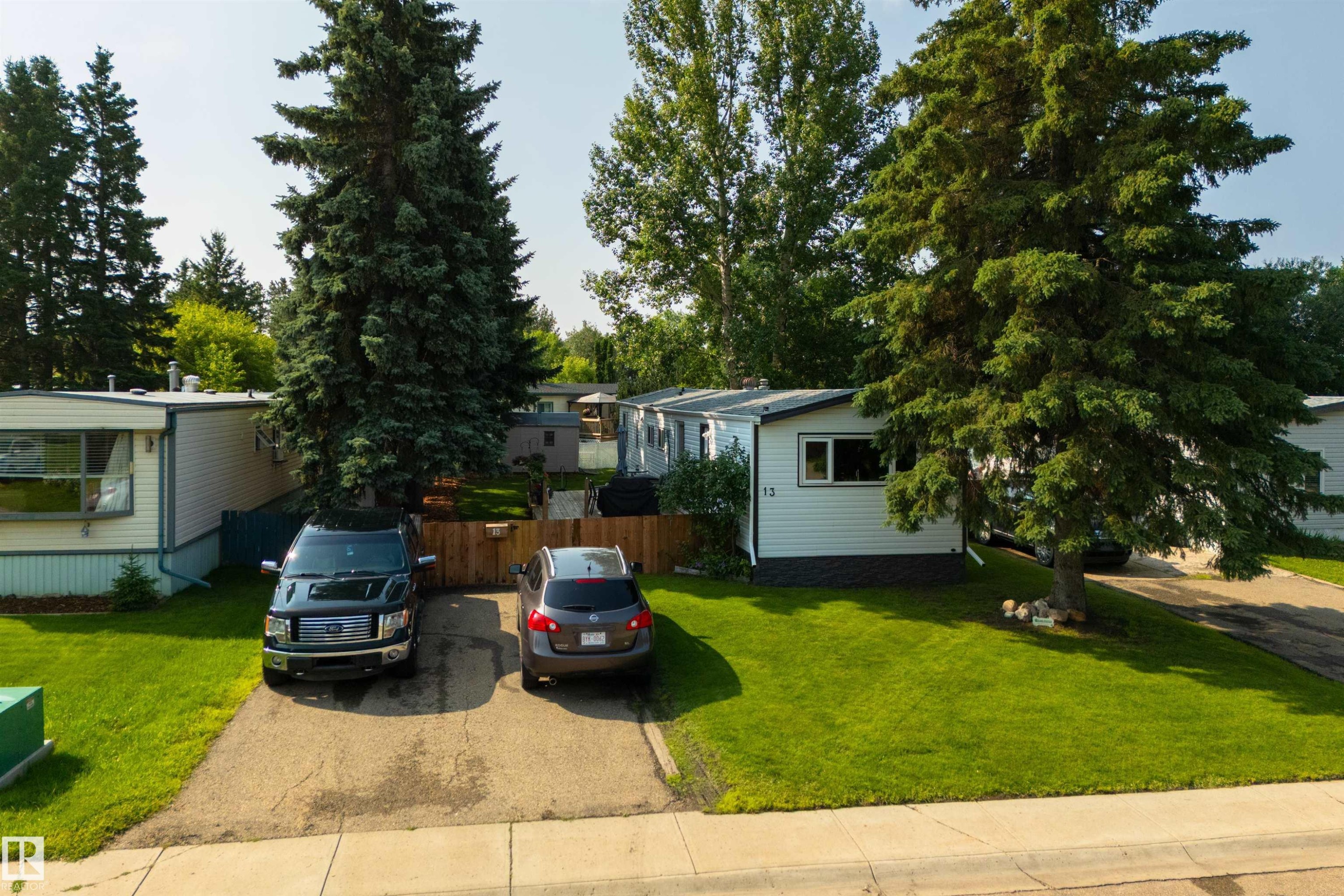 13 The Parkway Northwest, Edmonton, AB - Outdoor