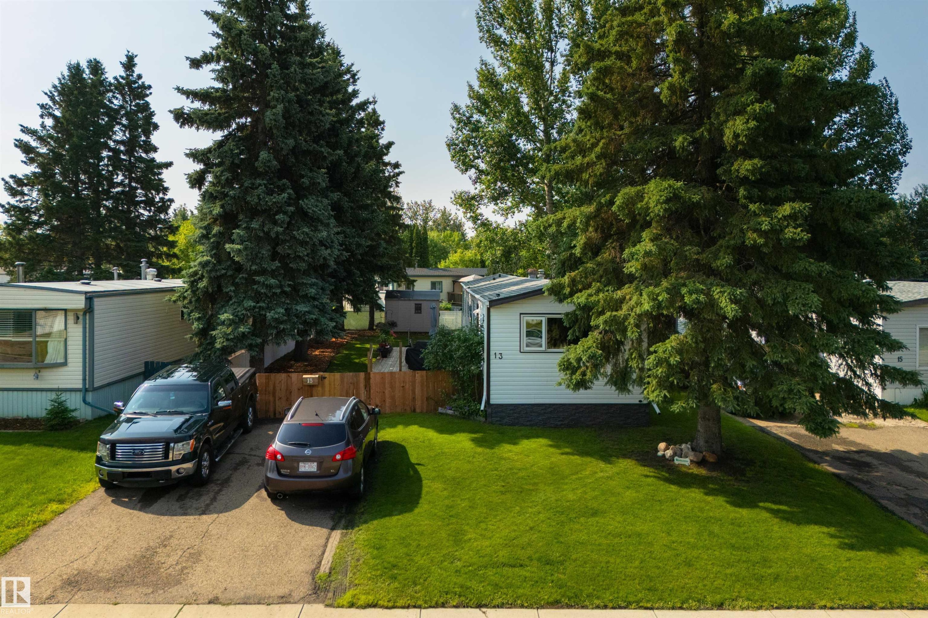 13 The Parkway Northwest, Edmonton, AB - Outdoor