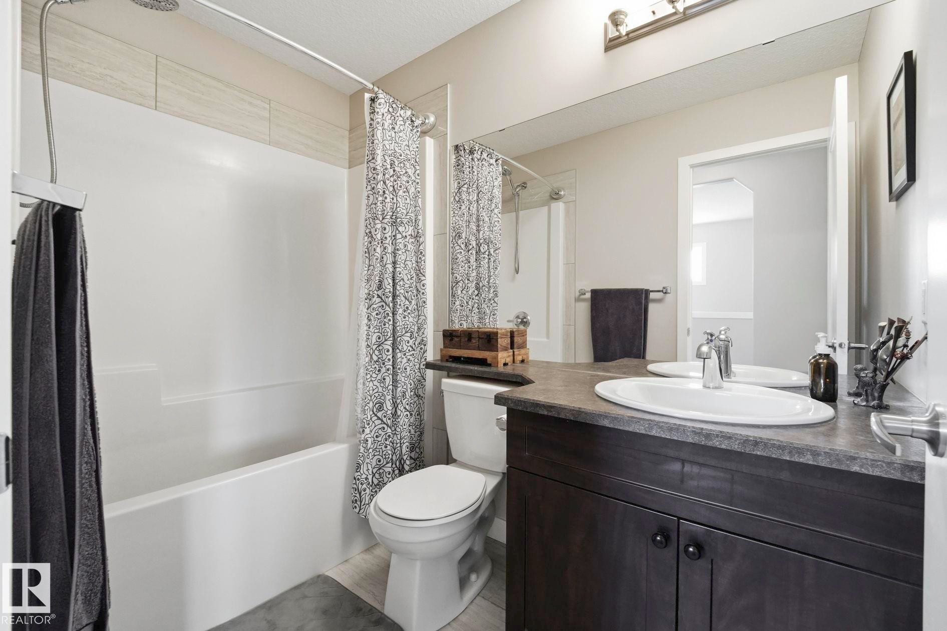 10245 152 Street Nw, Edmonton, AB - Indoor Photo Showing Bathroom