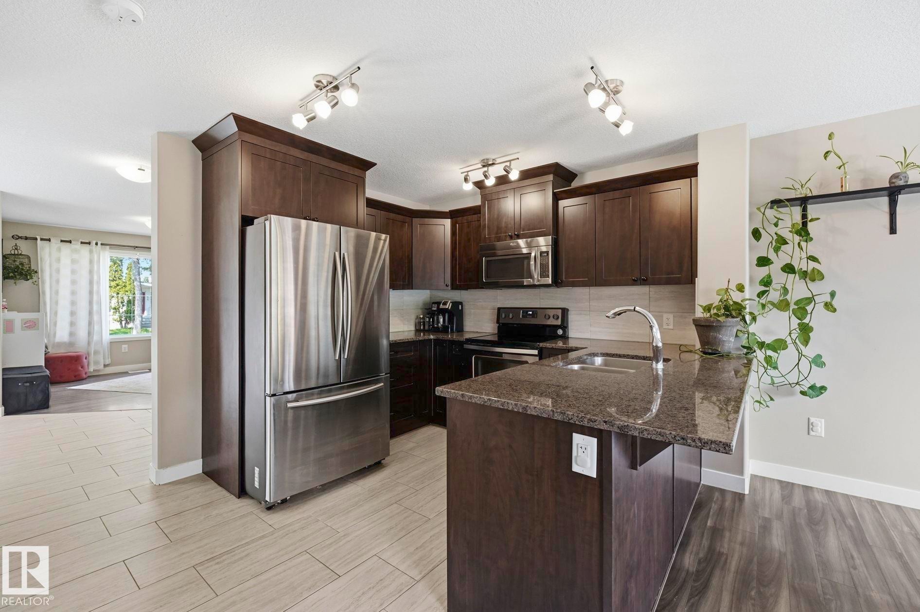 10245 152 Street Nw, Edmonton, AB - Indoor Photo Showing Kitchen