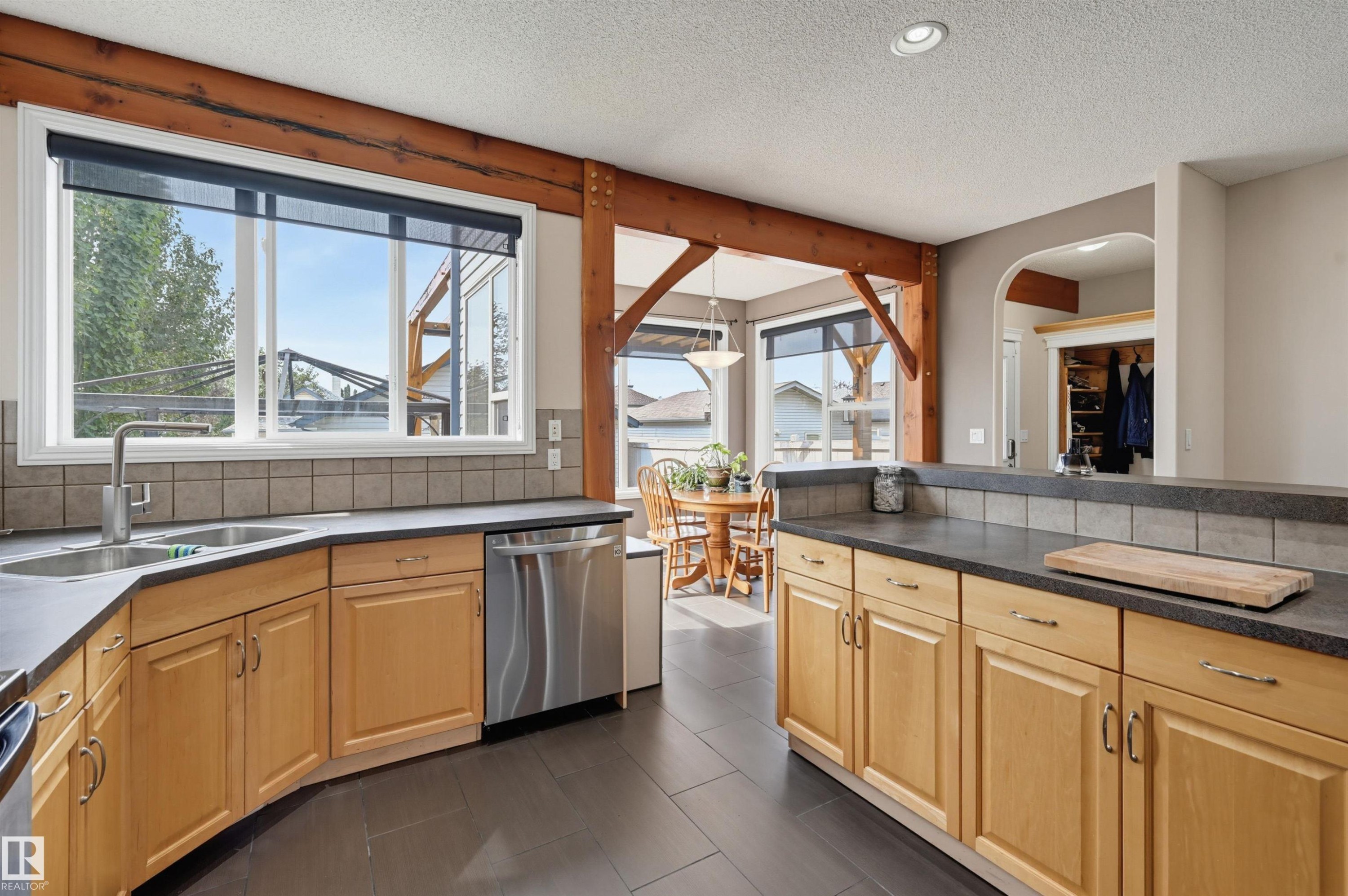 1846 Towne Centre Boulevard Nw, Edmonton, AB - Indoor Photo Showing Kitchen With Double Sink