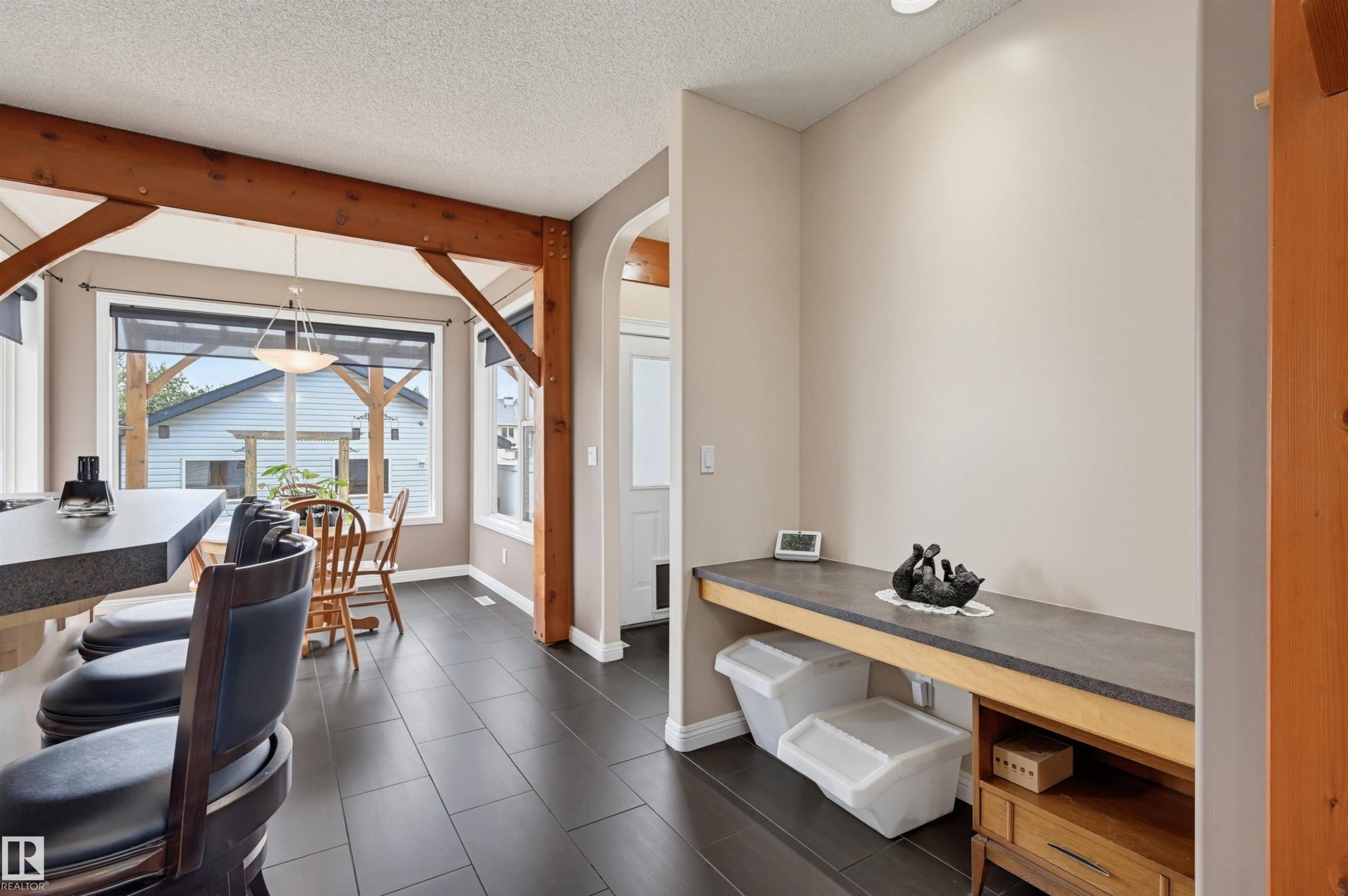1846 Towne Centre Boulevard Nw, Edmonton, AB - Indoor