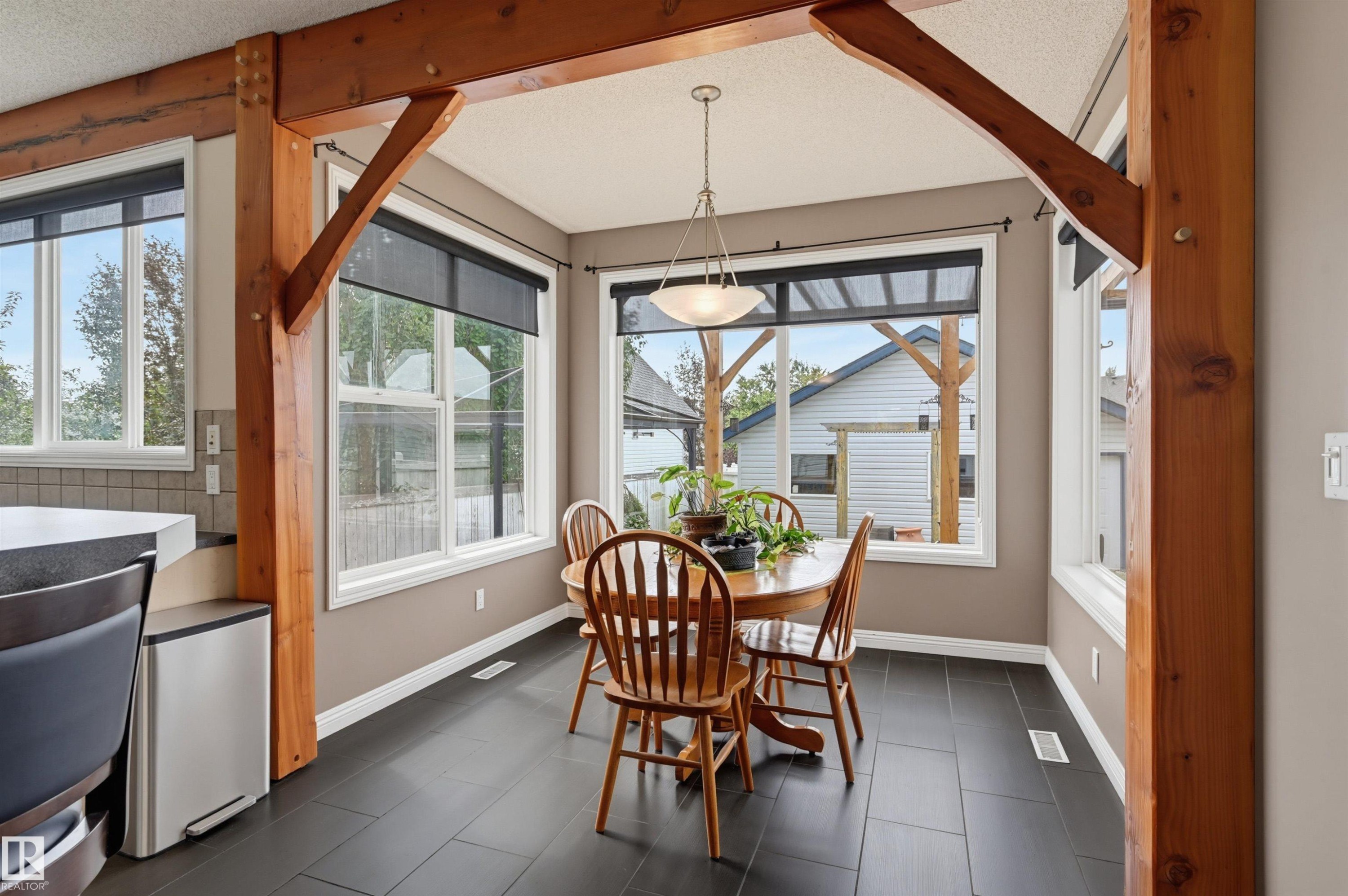 1846 Towne Centre Boulevard Nw, Edmonton, AB - Indoor Photo Showing Dining Room