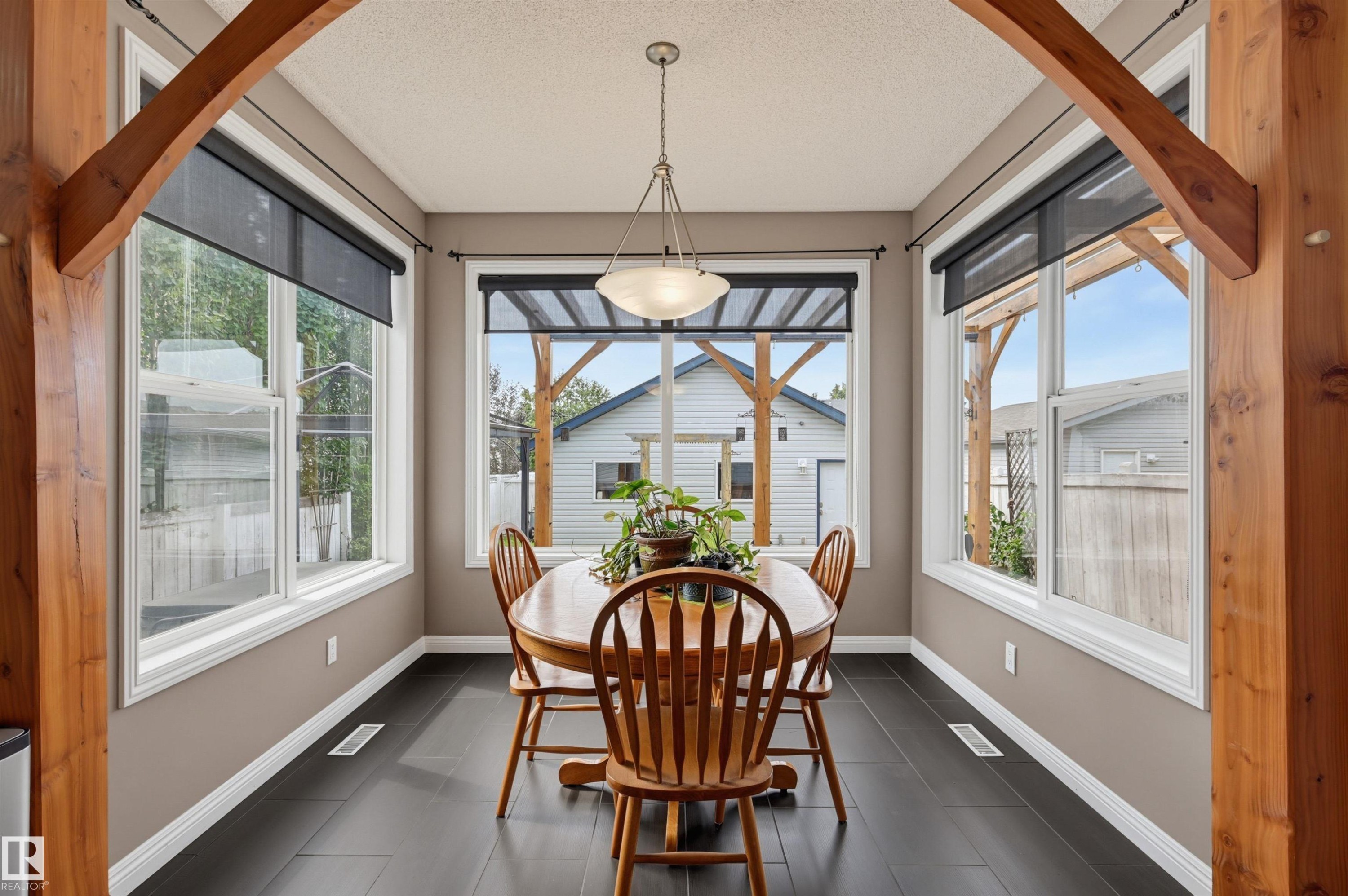 1846 Towne Centre Boulevard Nw, Edmonton, AB - Indoor Photo Showing Dining Room