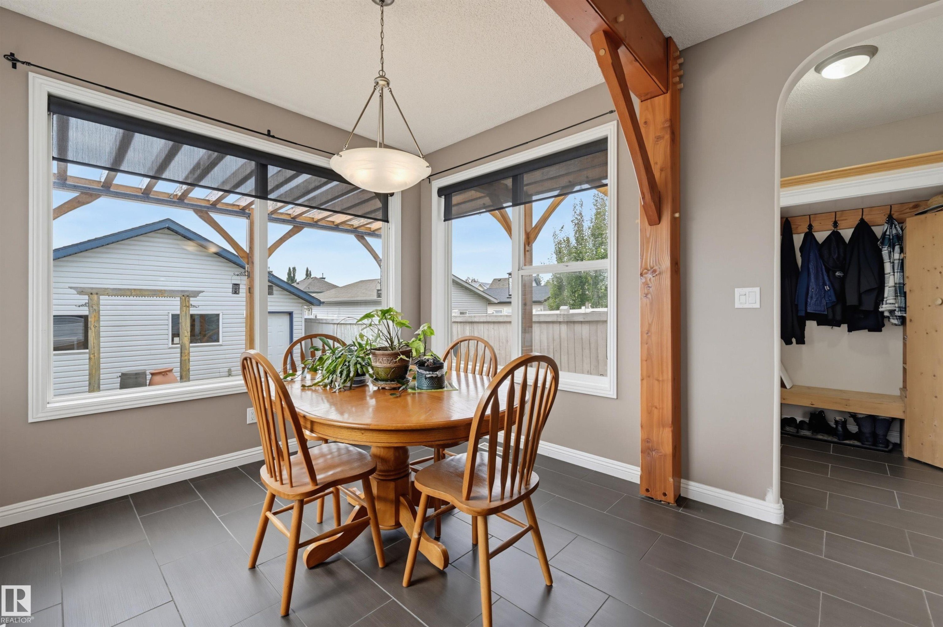 1846 Towne Centre Boulevard Nw, Edmonton, AB - Indoor Photo Showing Dining Room
