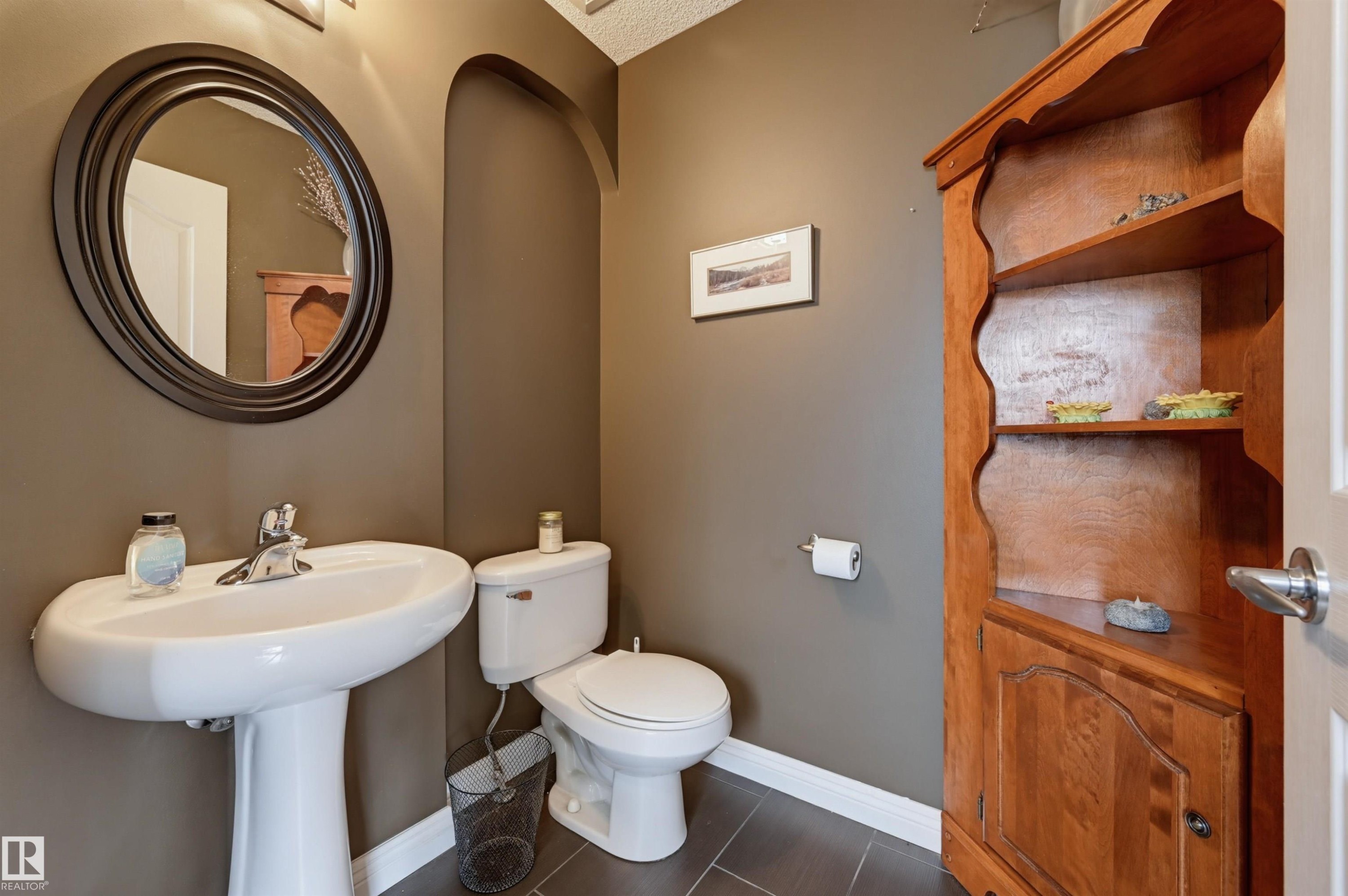 1846 Towne Centre Boulevard Nw, Edmonton, AB - Indoor Photo Showing Bathroom