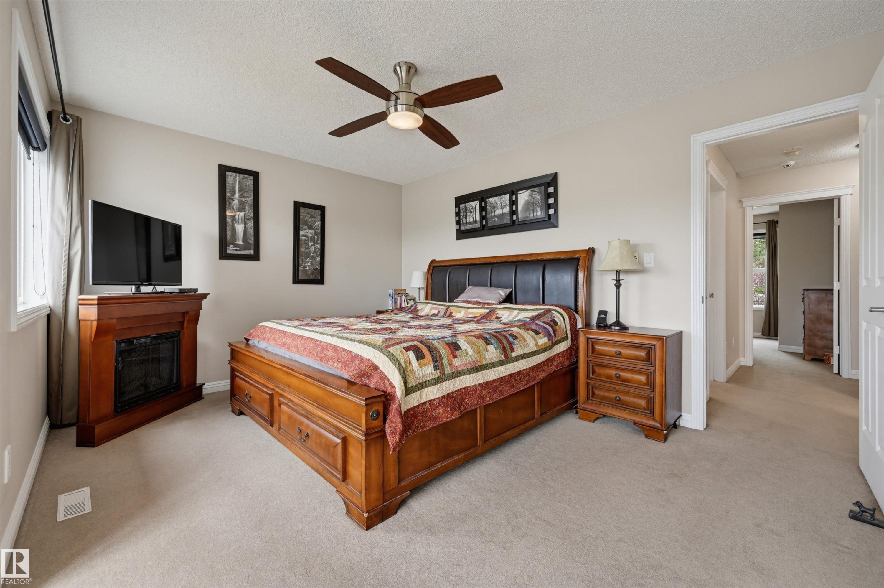 1846 Towne Centre Boulevard Nw, Edmonton, AB - Indoor Photo Showing Bedroom