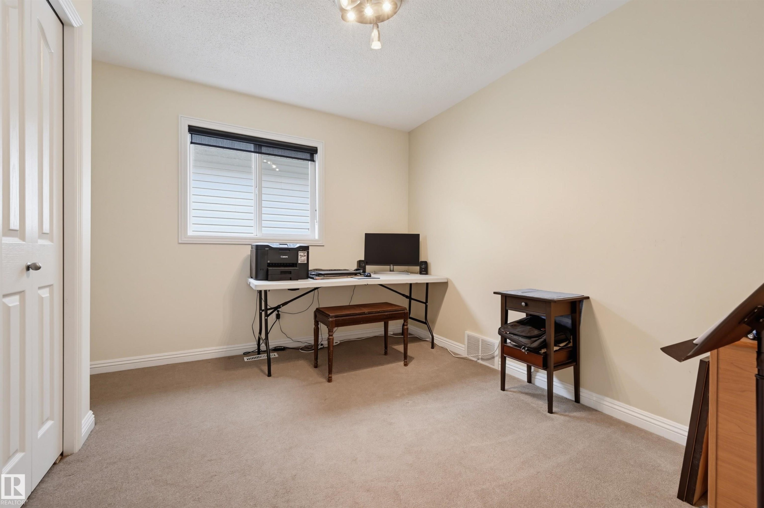 1846 Towne Centre Boulevard Nw, Edmonton, AB - Indoor Photo Showing Office