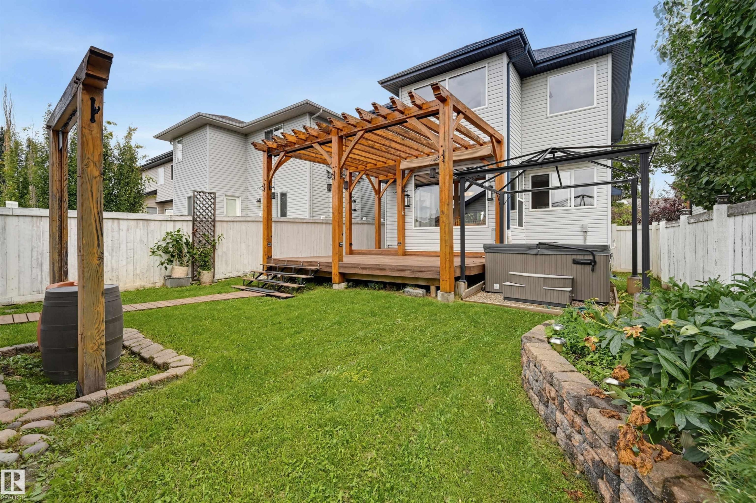 1846 Towne Centre Boulevard Nw, Edmonton, AB - Outdoor