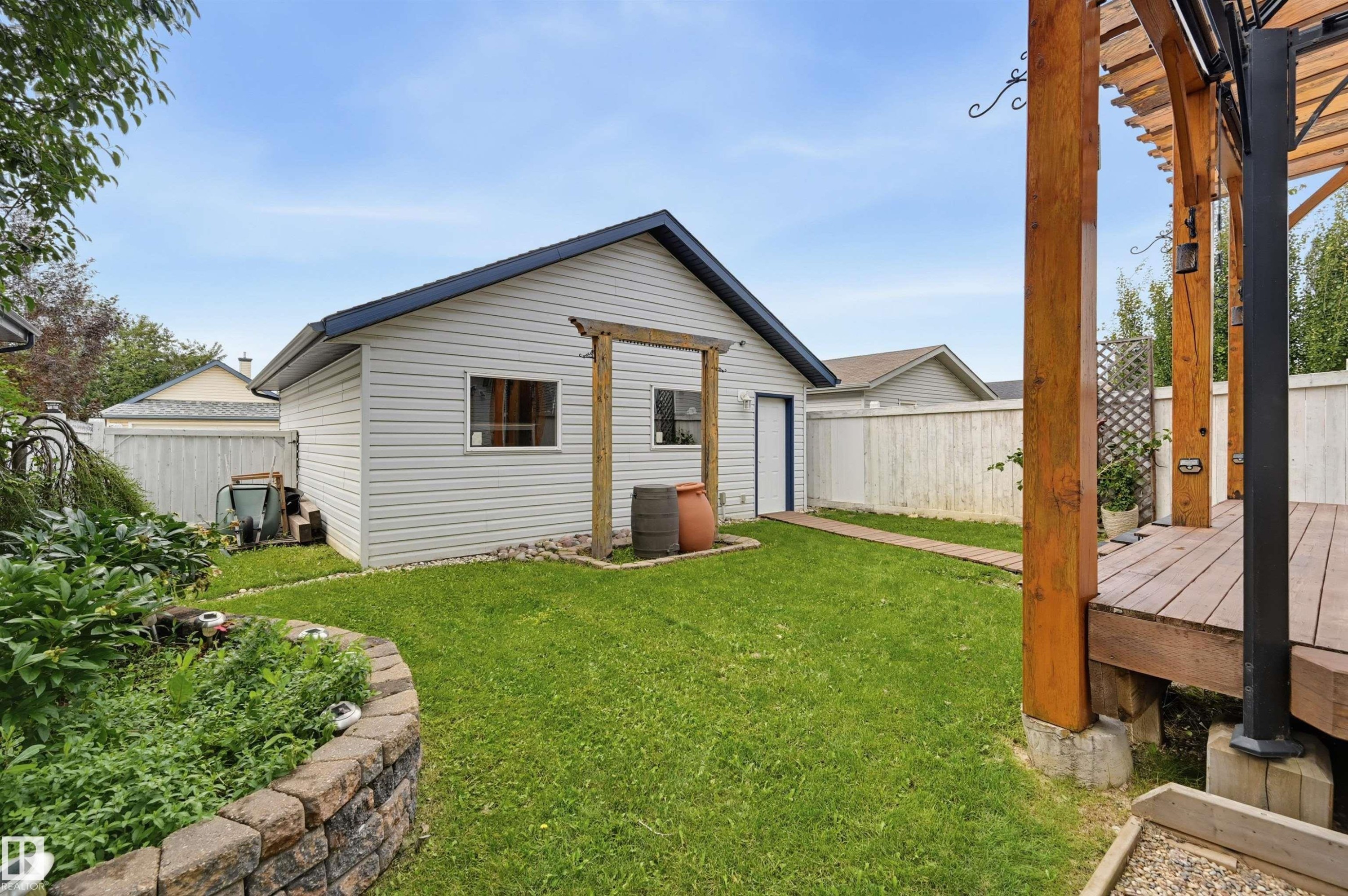 1846 Towne Centre Boulevard Nw, Edmonton, AB - Outdoor