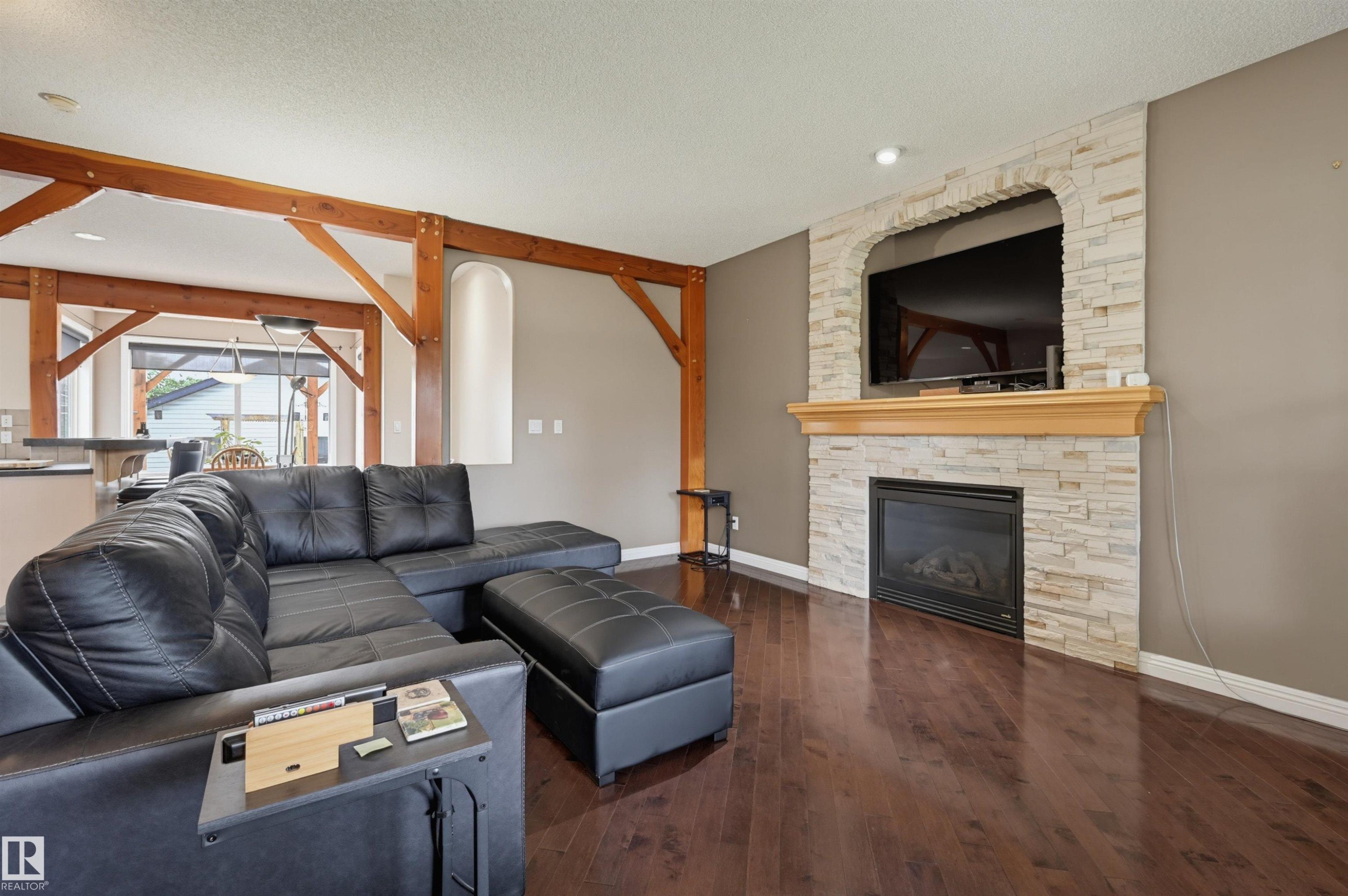 1846 Towne Centre Boulevard Nw, Edmonton, AB - Indoor Photo Showing Living Room With Fireplace