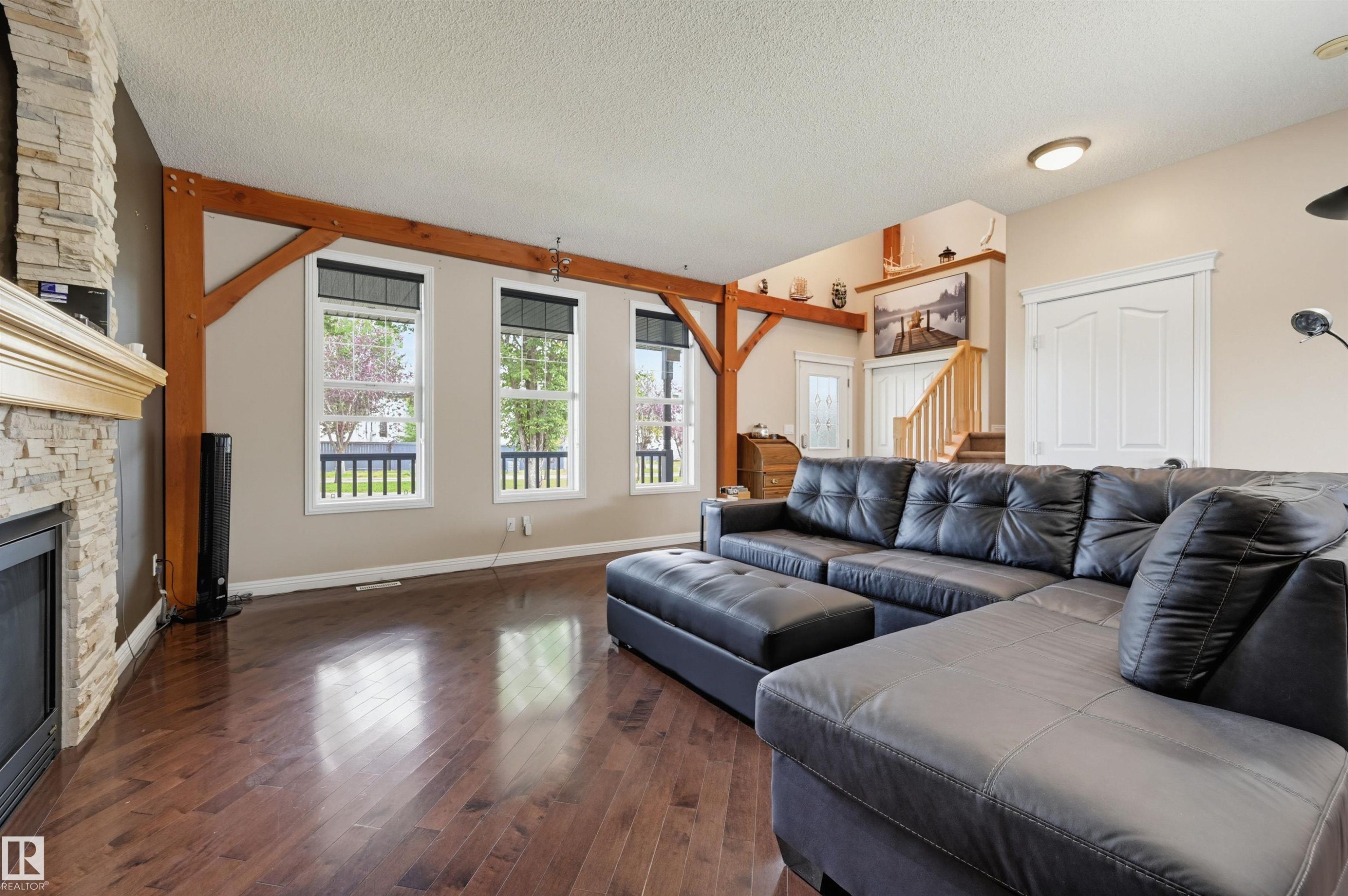 1846 Towne Centre Boulevard Nw, Edmonton, AB - Indoor Photo Showing Living Room With Fireplace