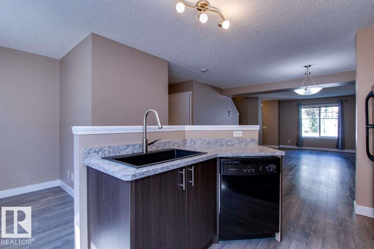 #15 8304 11 Av Sw, Edmonton, AB - Indoor Photo Showing Kitchen