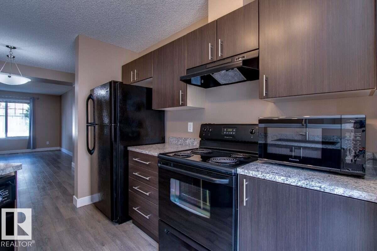 #15 8304 11 Av Sw, Edmonton, AB - Indoor Photo Showing Kitchen