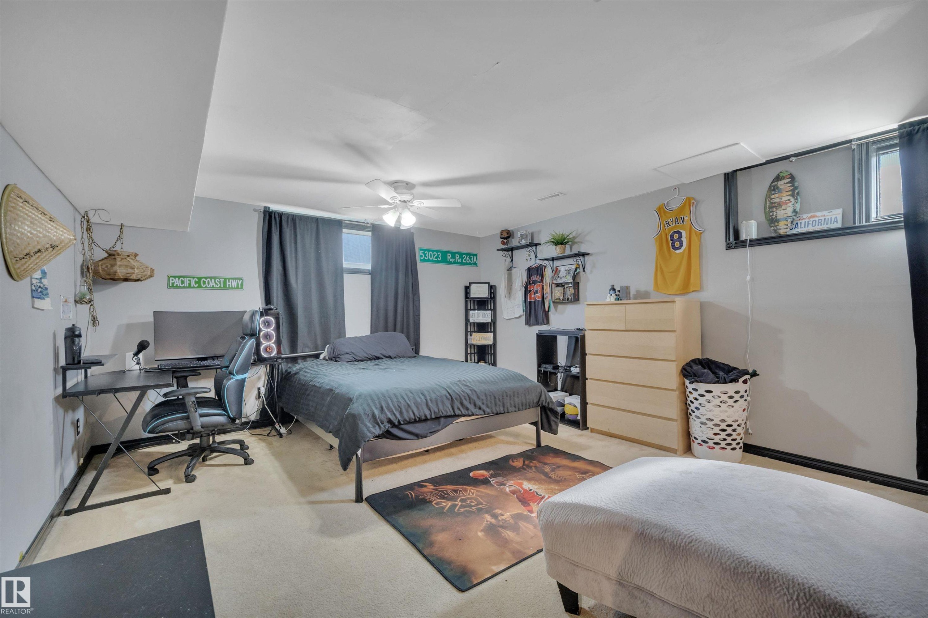 Carpeted room featuring a ceiling fan, recessed window, and gray walls - 5411 44 Ave, Wetaskiwin, AB - Indoor Photo Showing Bedroom