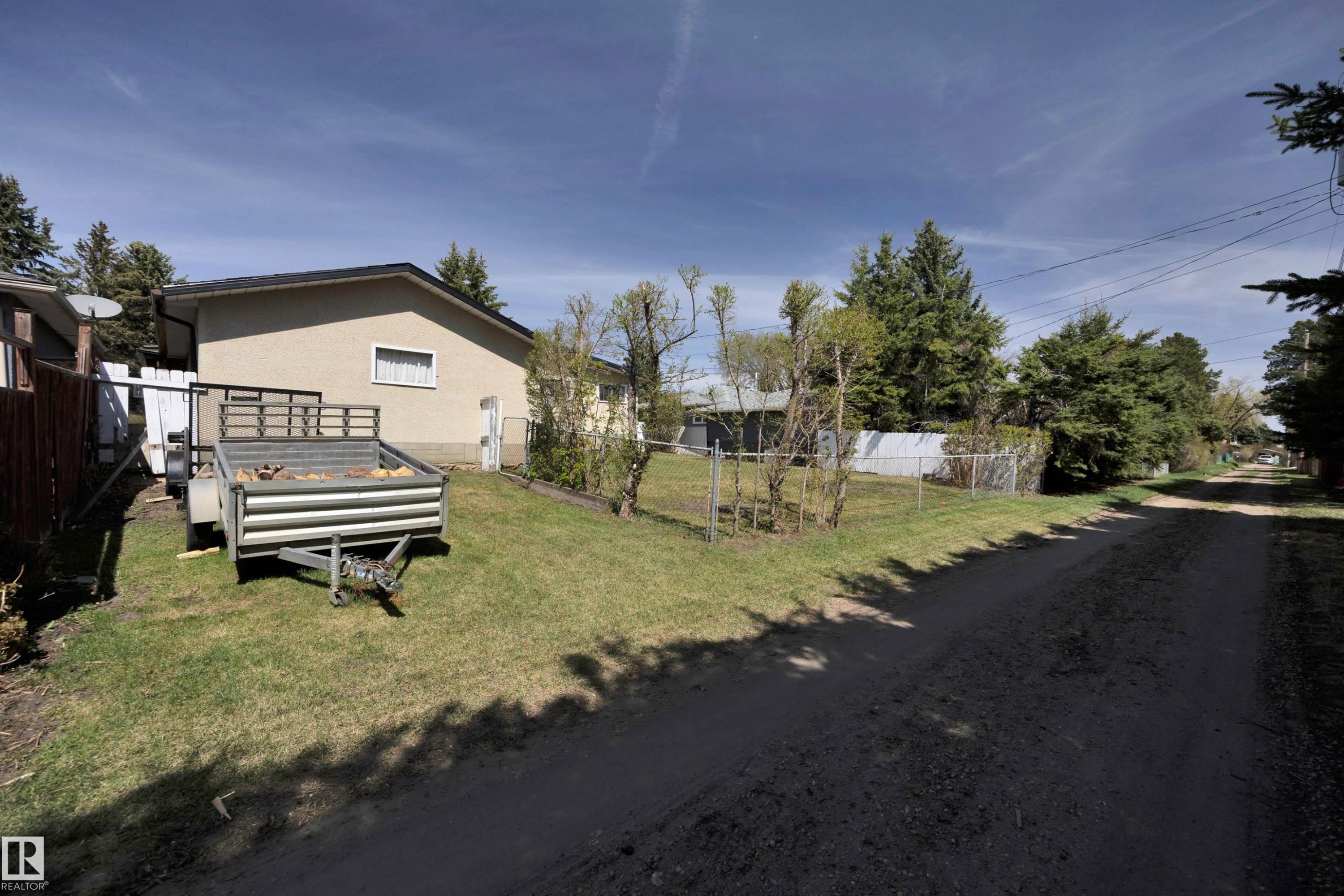 Image quality insufficient for description - 5411 44 Ave, Wetaskiwin, AB - Outdoor
