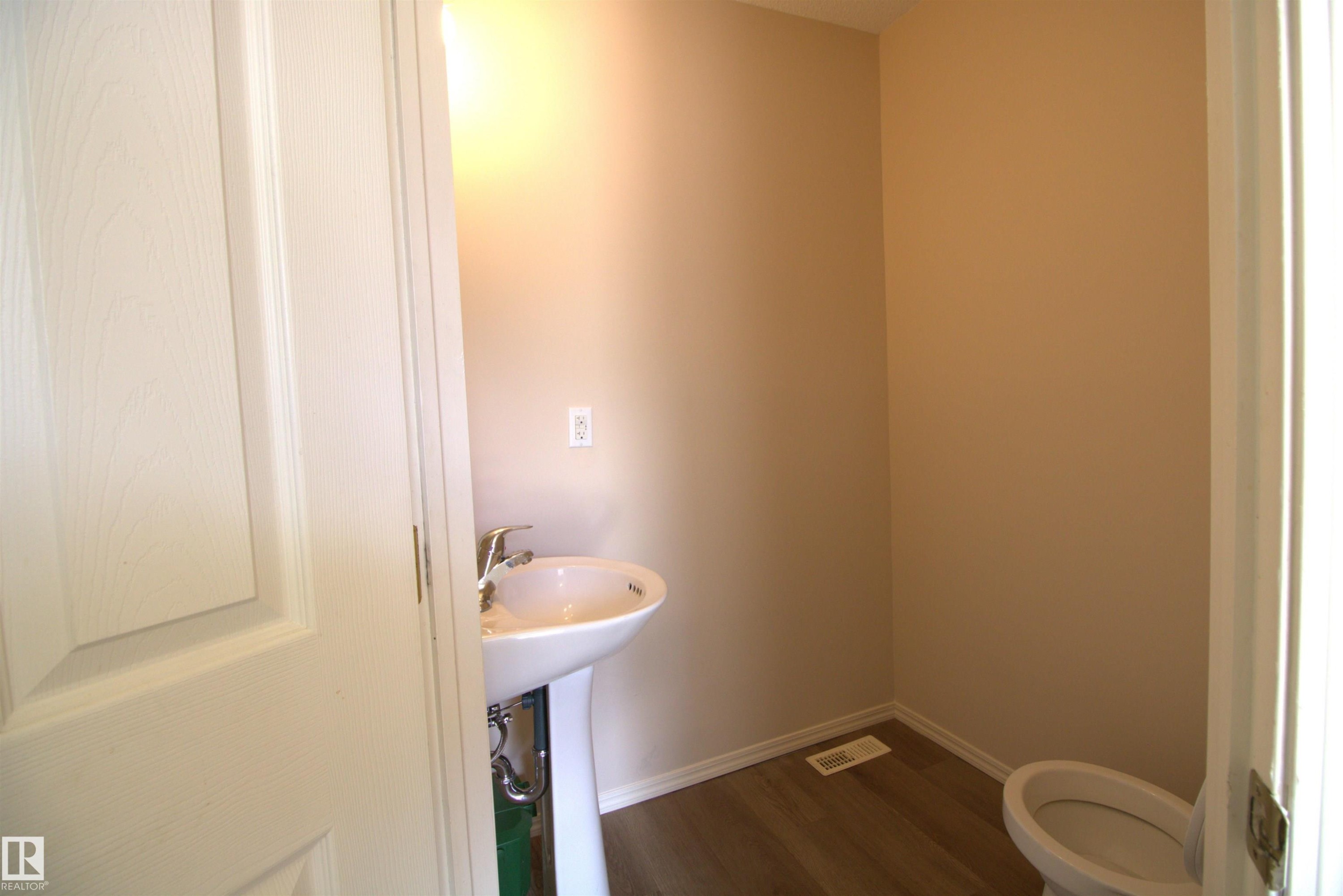 #26 13403 Cumberland Rd Nw, Edmonton, AB - Indoor Photo Showing Bathroom