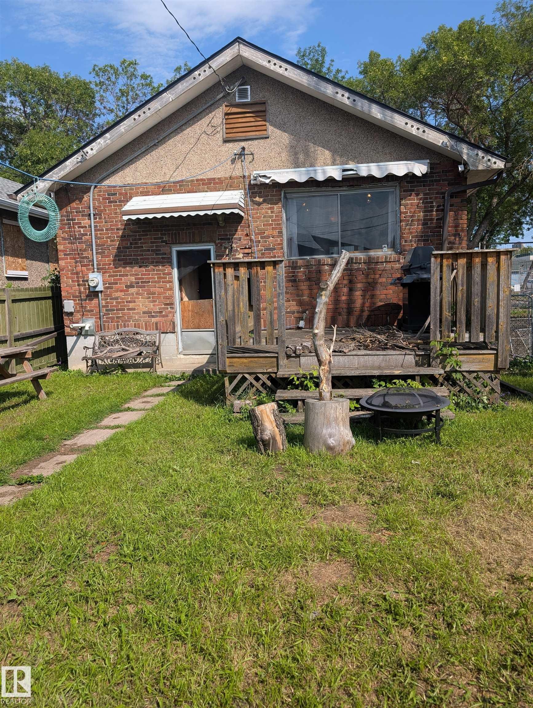 11124 97 Street Nw, Edmonton, AB - Outdoor