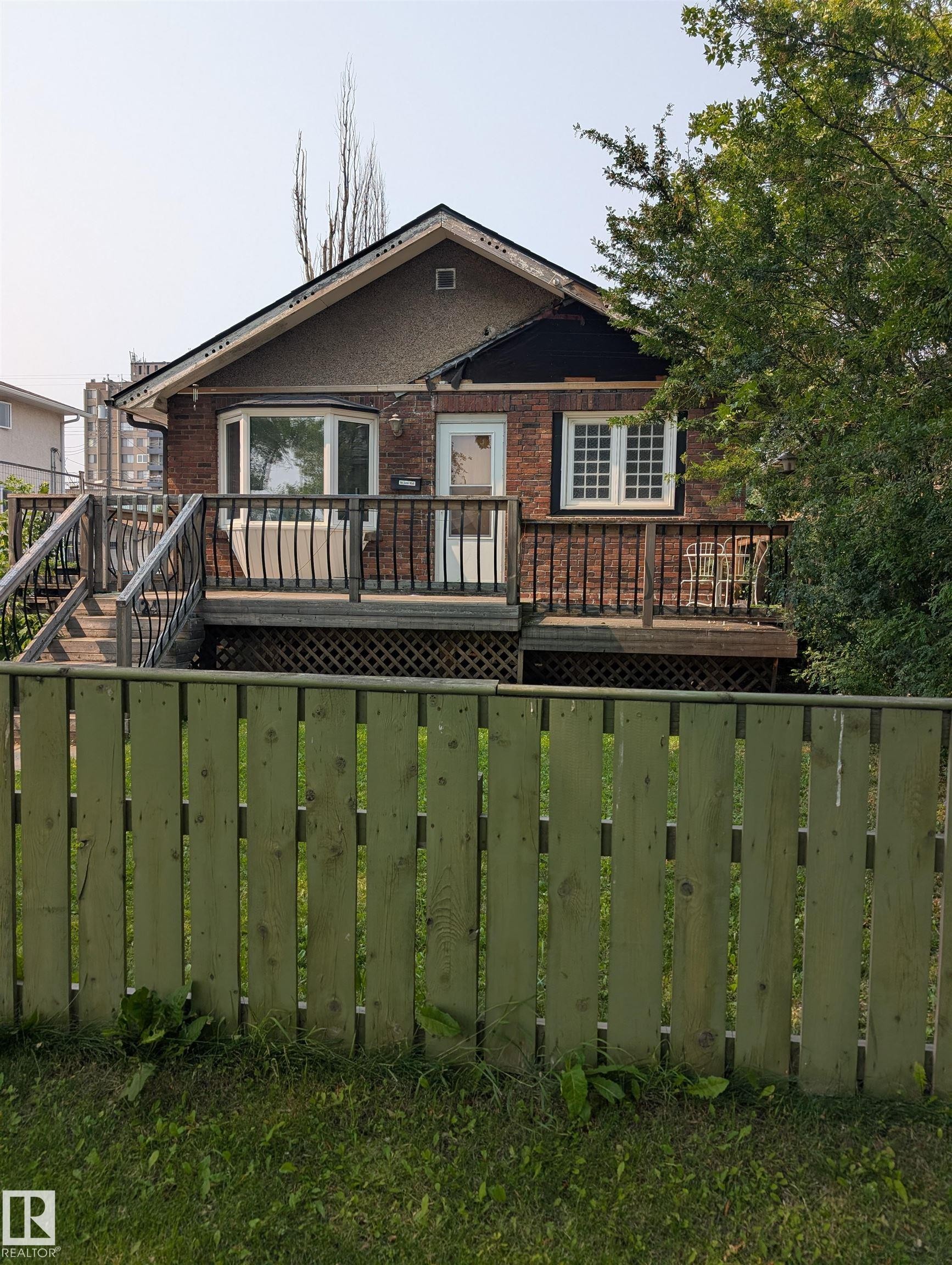 11124 97 Street Nw, Edmonton, AB - Outdoor