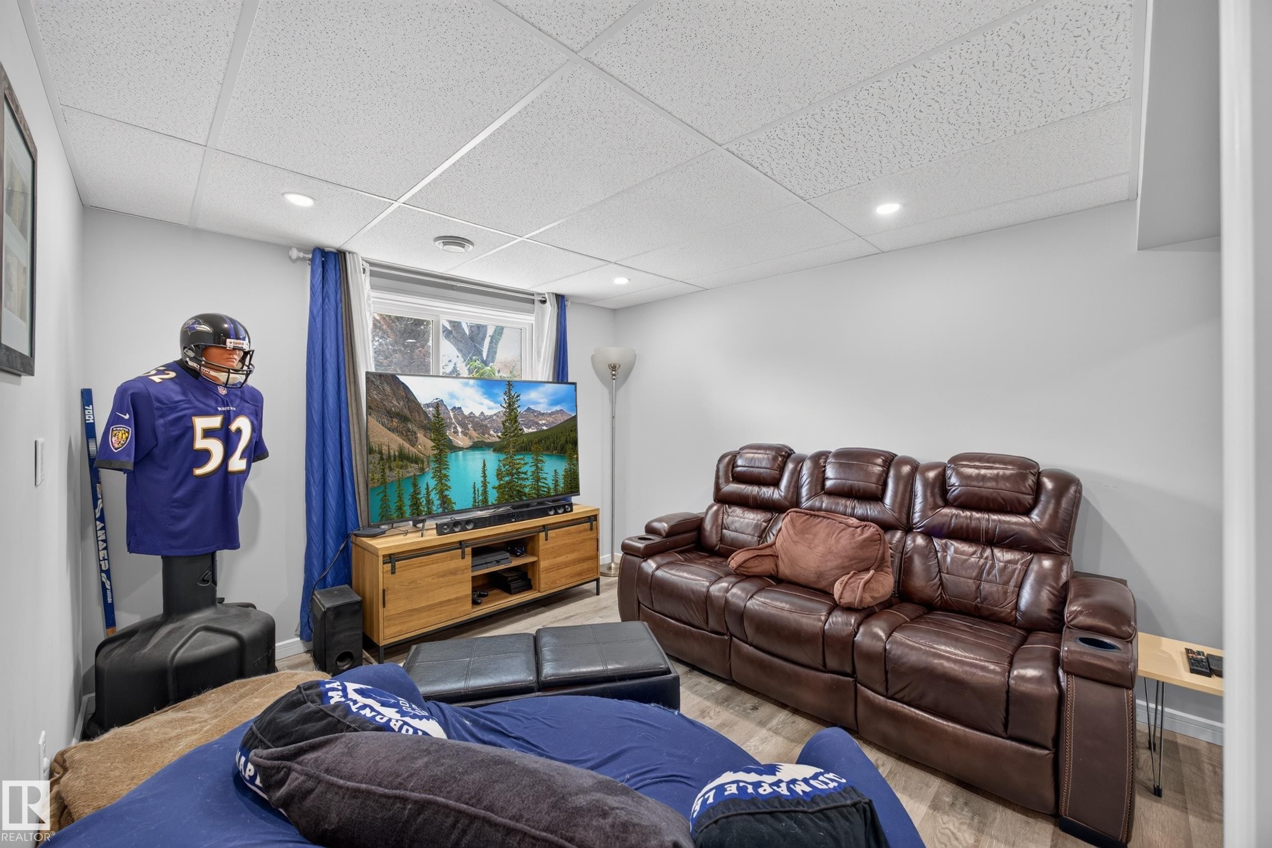 Recessed lighting, drop ceiling, wood-finish flooring, and a single window - 156 Clareview Road Nw, Edmonton, AB - Indoor