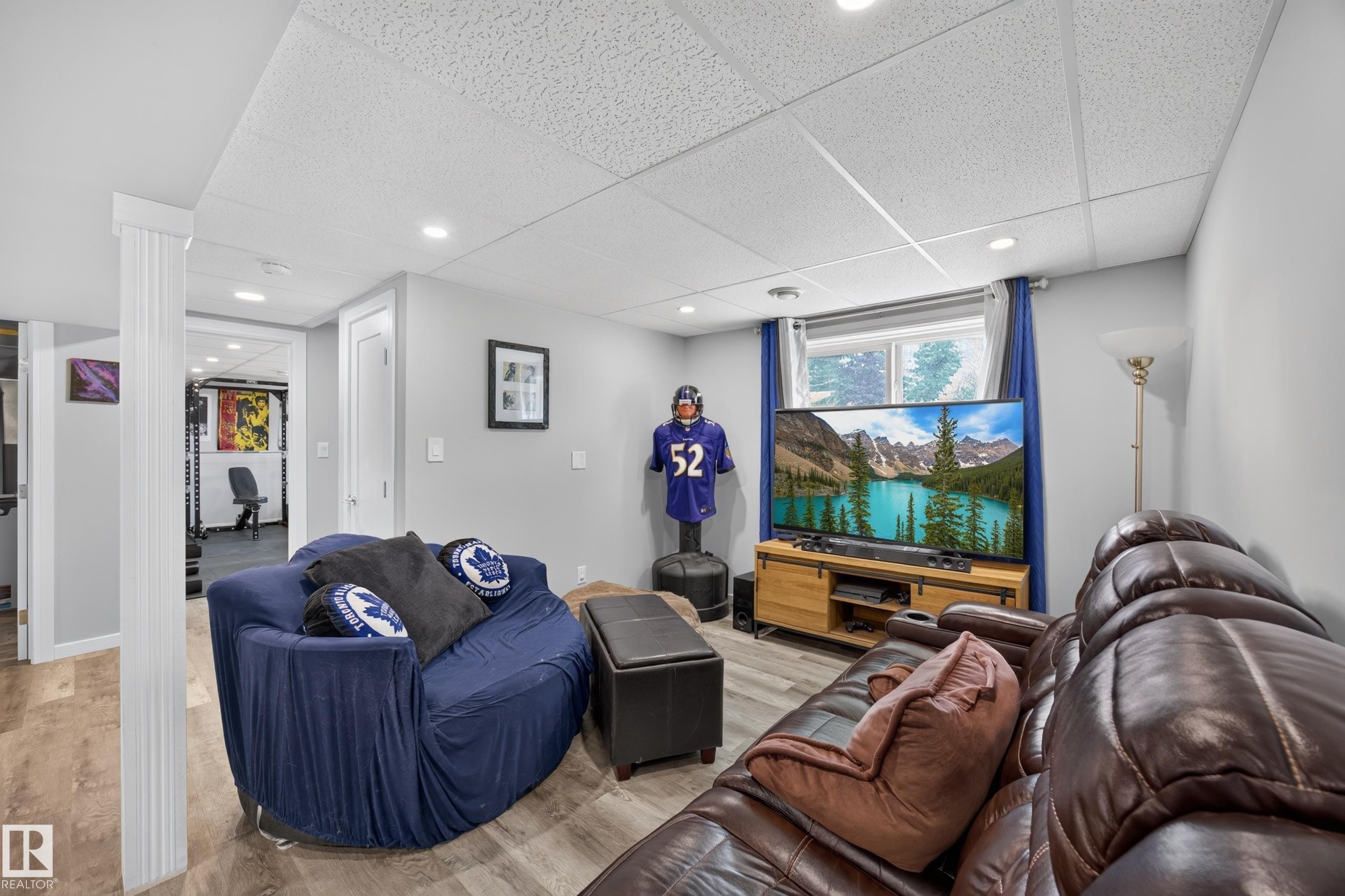 Recessed lighting, wood-finish flooring, drop ceiling, window with privacy blinds, and a built-in pillar - 156 Clareview Road Nw, Edmonton, AB - Indoor