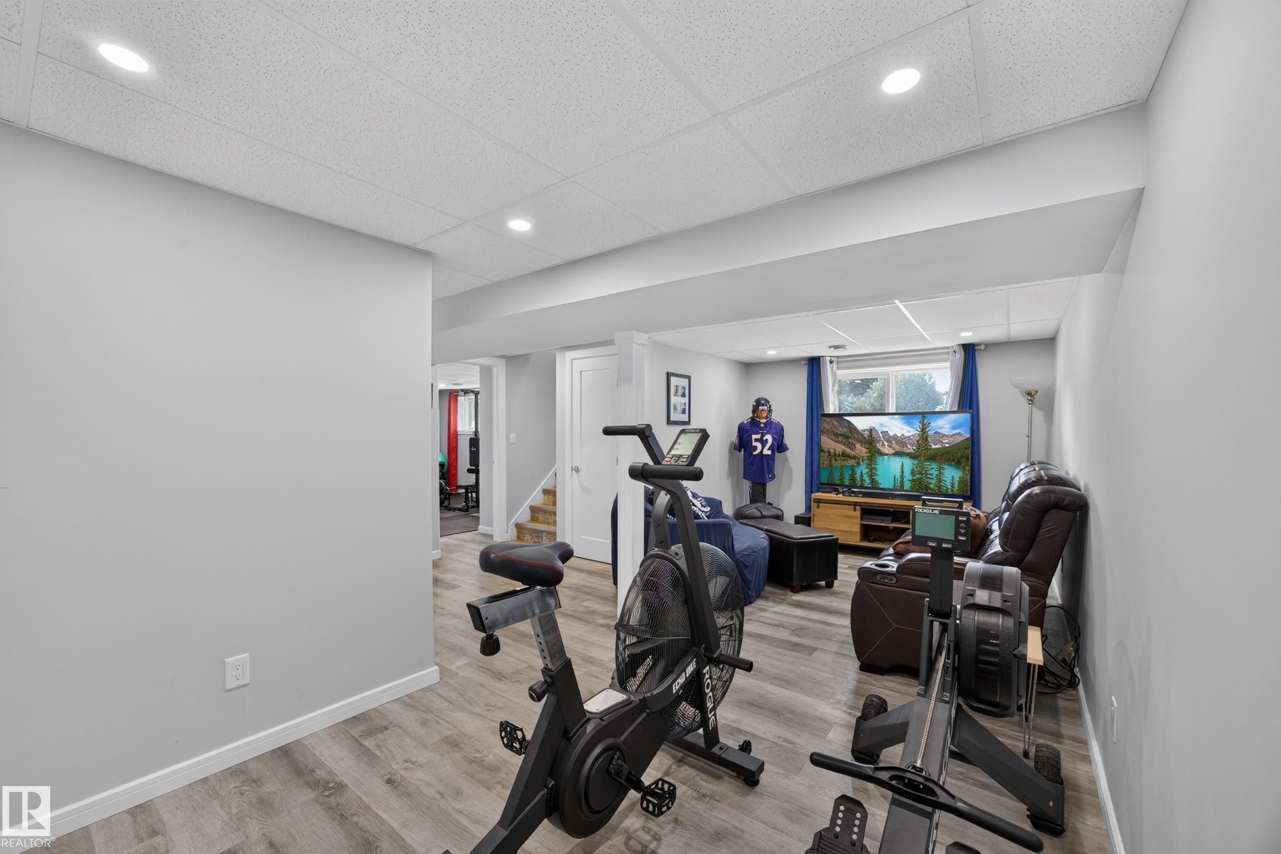 Recessed lighting, wood-finish flooring, light gray wall paint, white trim, and a drop ceiling - 156 Clareview Road Nw, Edmonton, AB - Indoor Photo Showing Gym Room