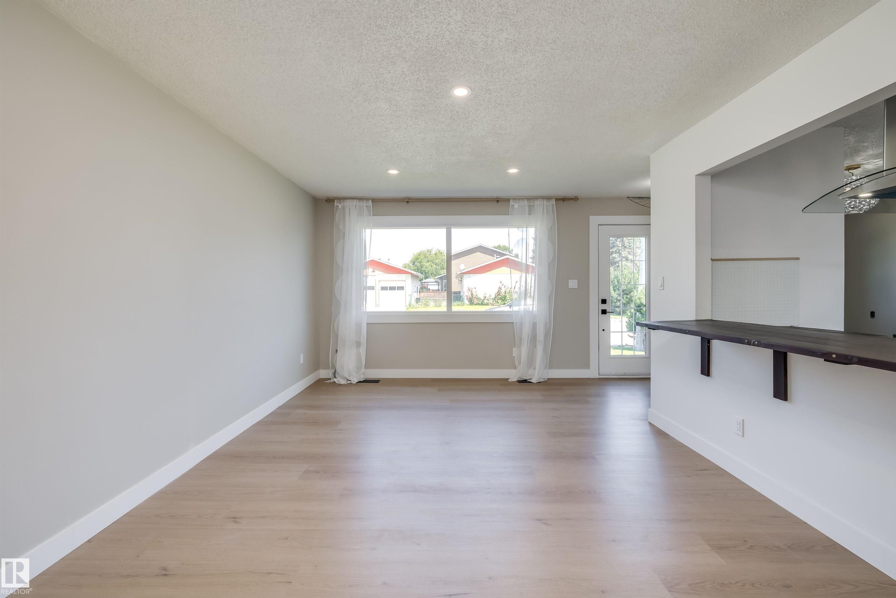 4204 42 Avenue, Stony Plain, AB - Indoor Photo Showing Other Room