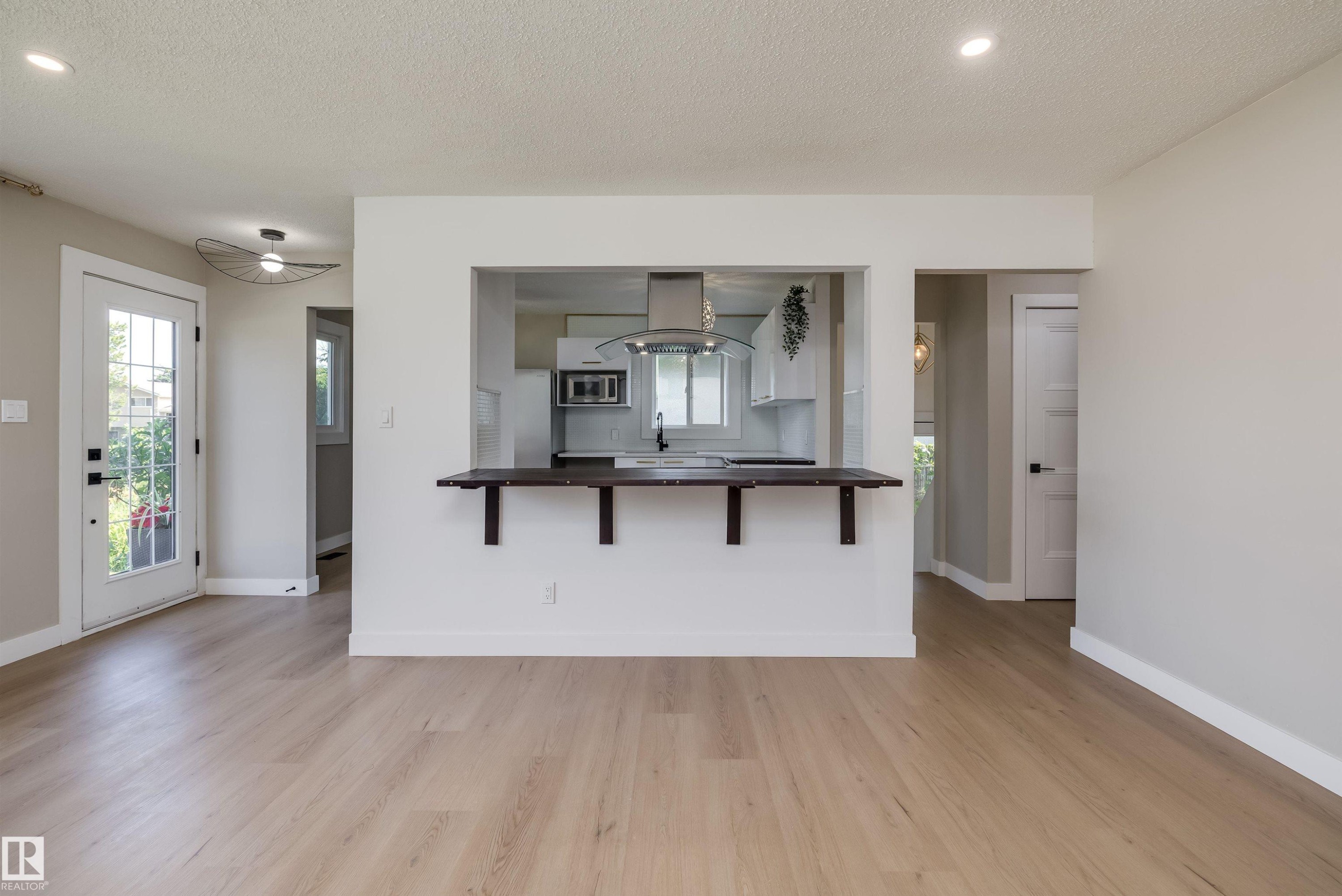 4204 42 Avenue, Stony Plain, AB - Indoor Photo Showing Kitchen