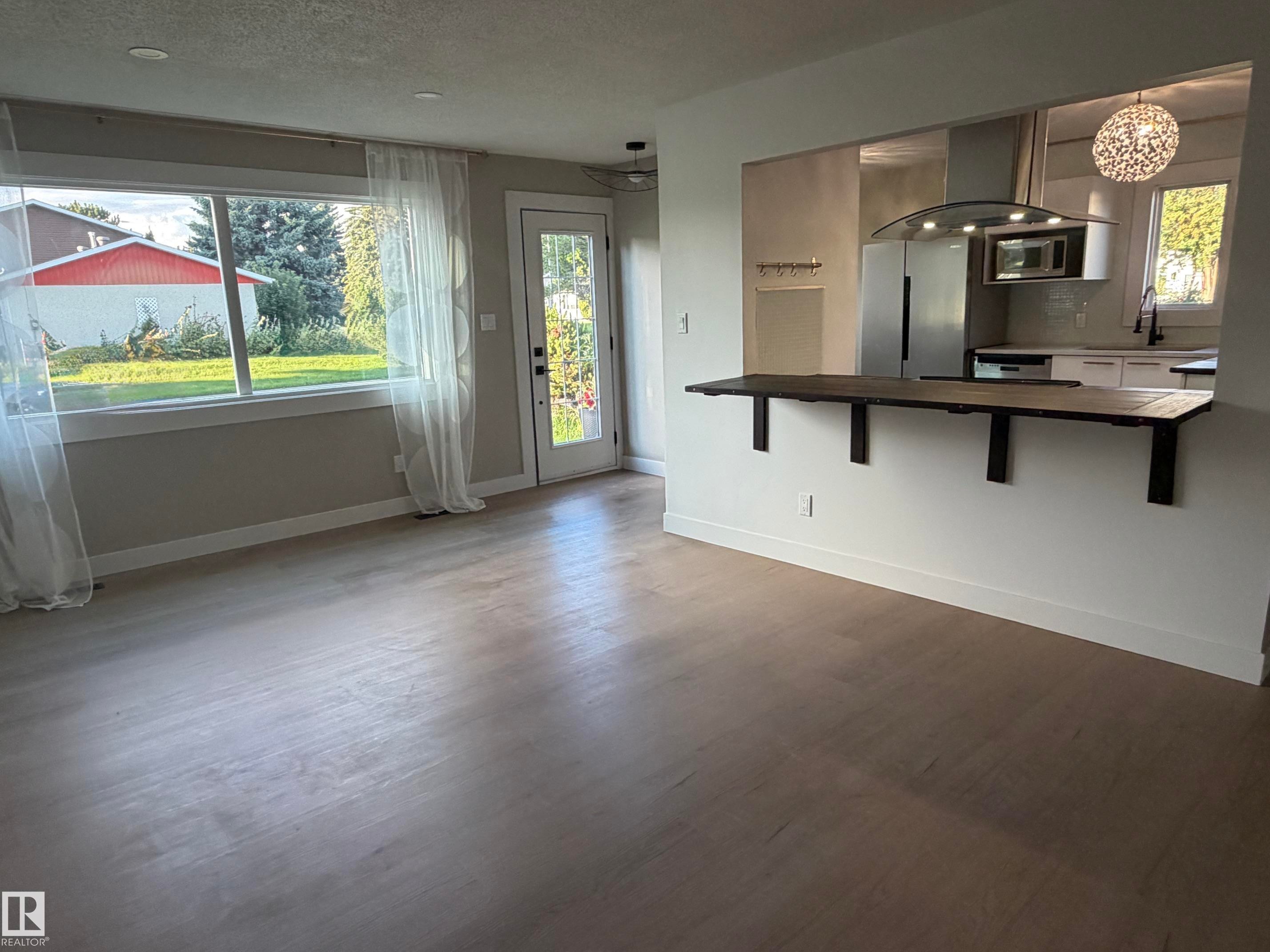 4204 42 Avenue, Stony Plain, AB - Indoor Photo Showing Kitchen