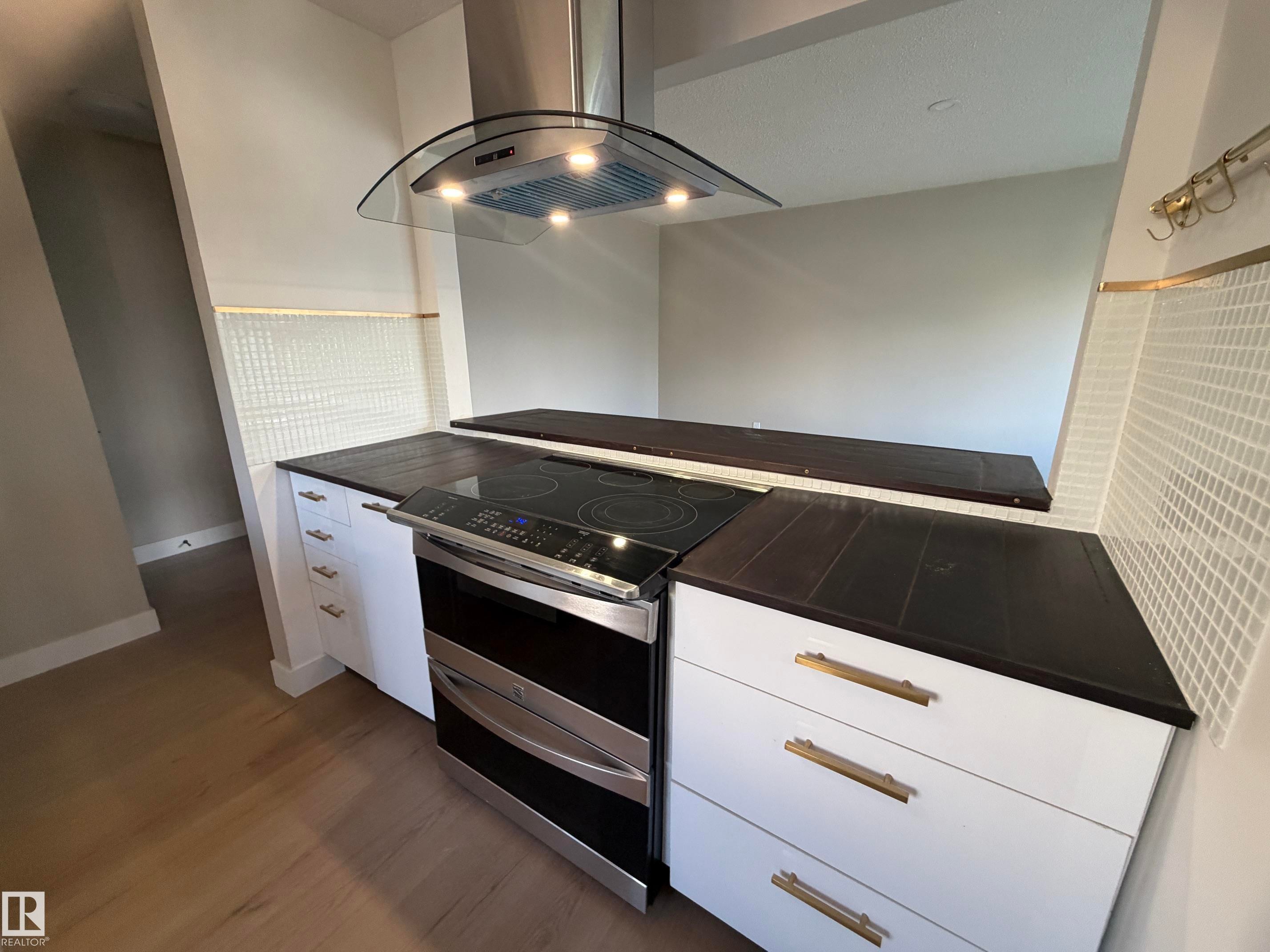 4204 42 Avenue, Stony Plain, AB - Indoor Photo Showing Kitchen