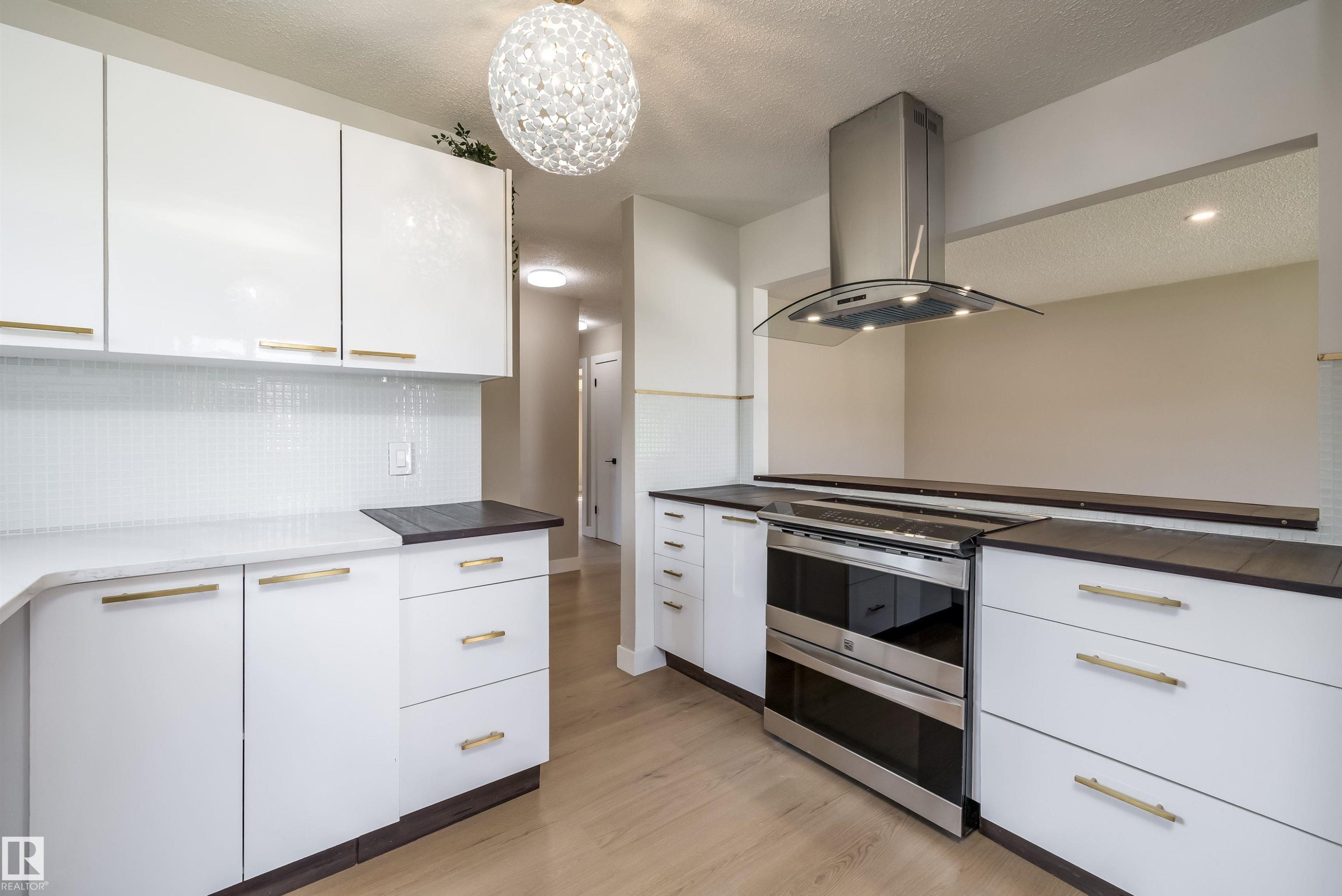4204 42 Avenue, Stony Plain, AB - Indoor Photo Showing Kitchen