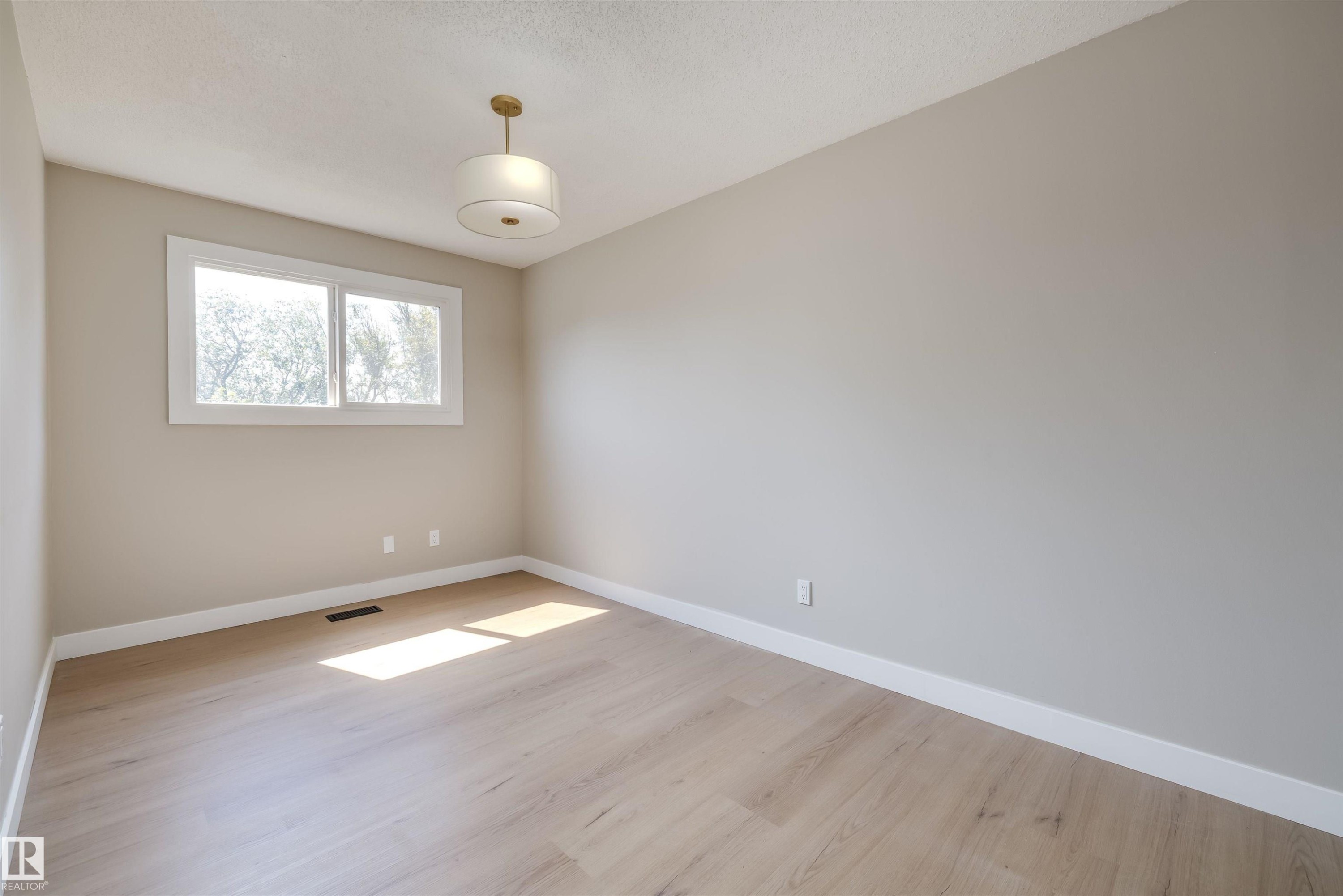 4204 42 Avenue, Stony Plain, AB - Indoor Photo Showing Other Room