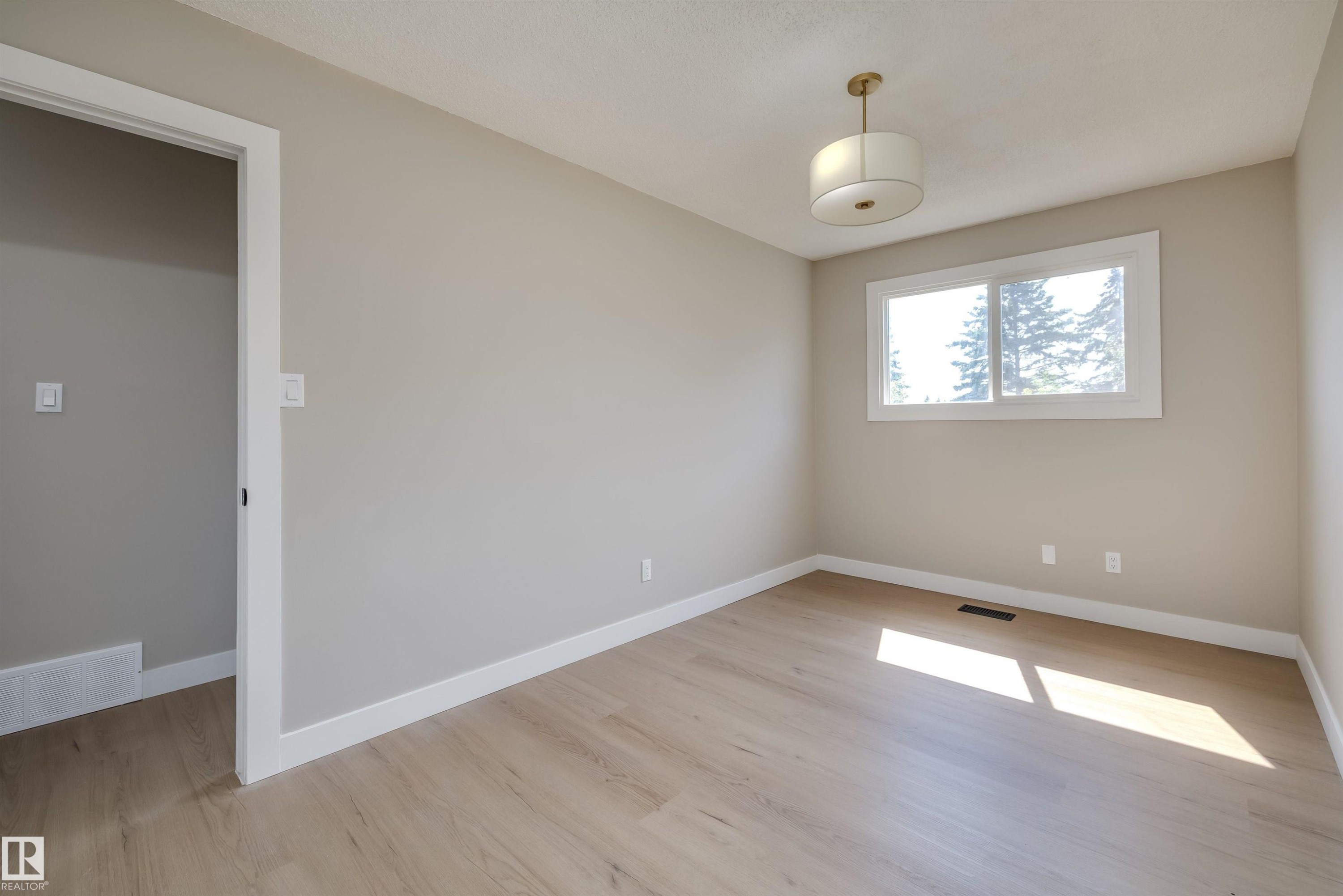 4204 42 Avenue, Stony Plain, AB - Indoor Photo Showing Other Room