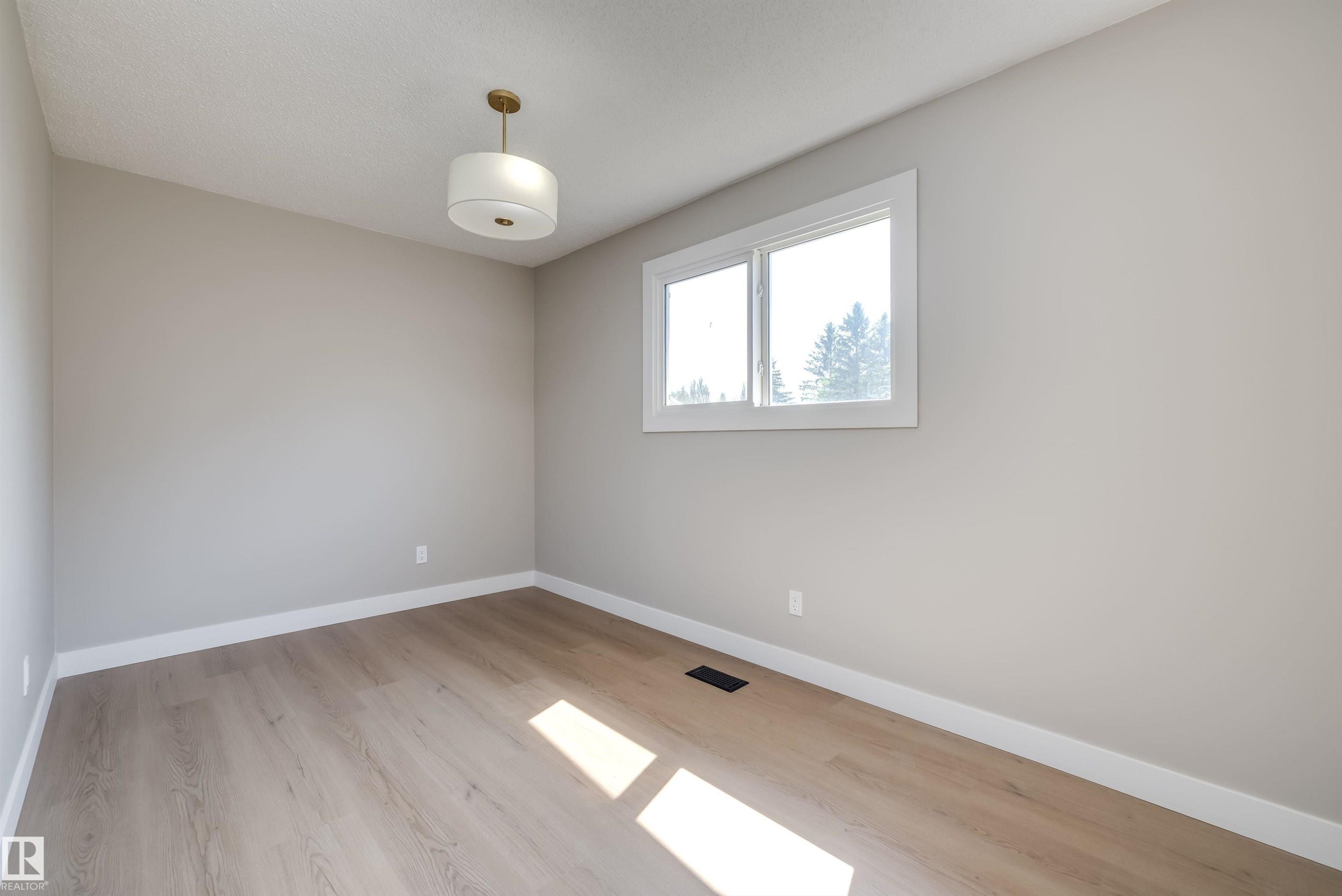 4204 42 Avenue, Stony Plain, AB - Indoor Photo Showing Other Room