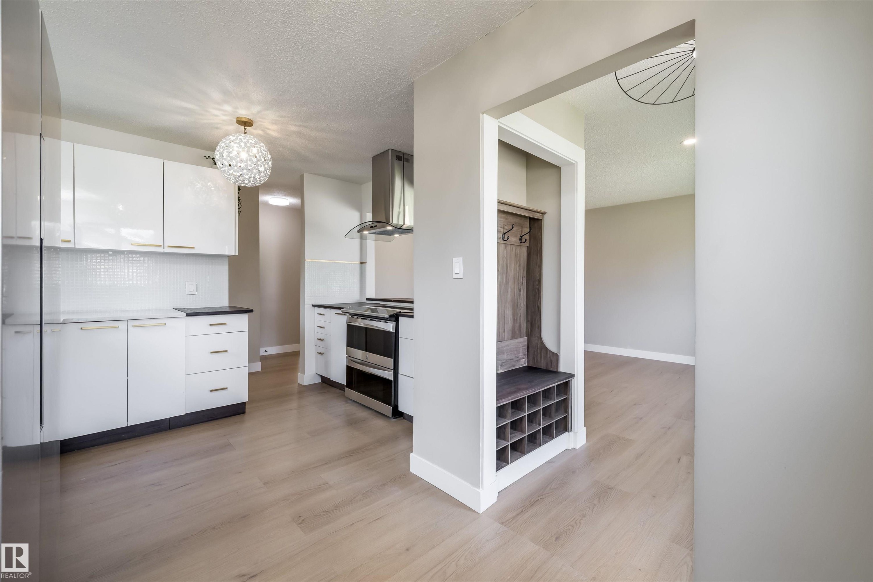 4204 42 Avenue, Stony Plain, AB - Indoor Photo Showing Kitchen