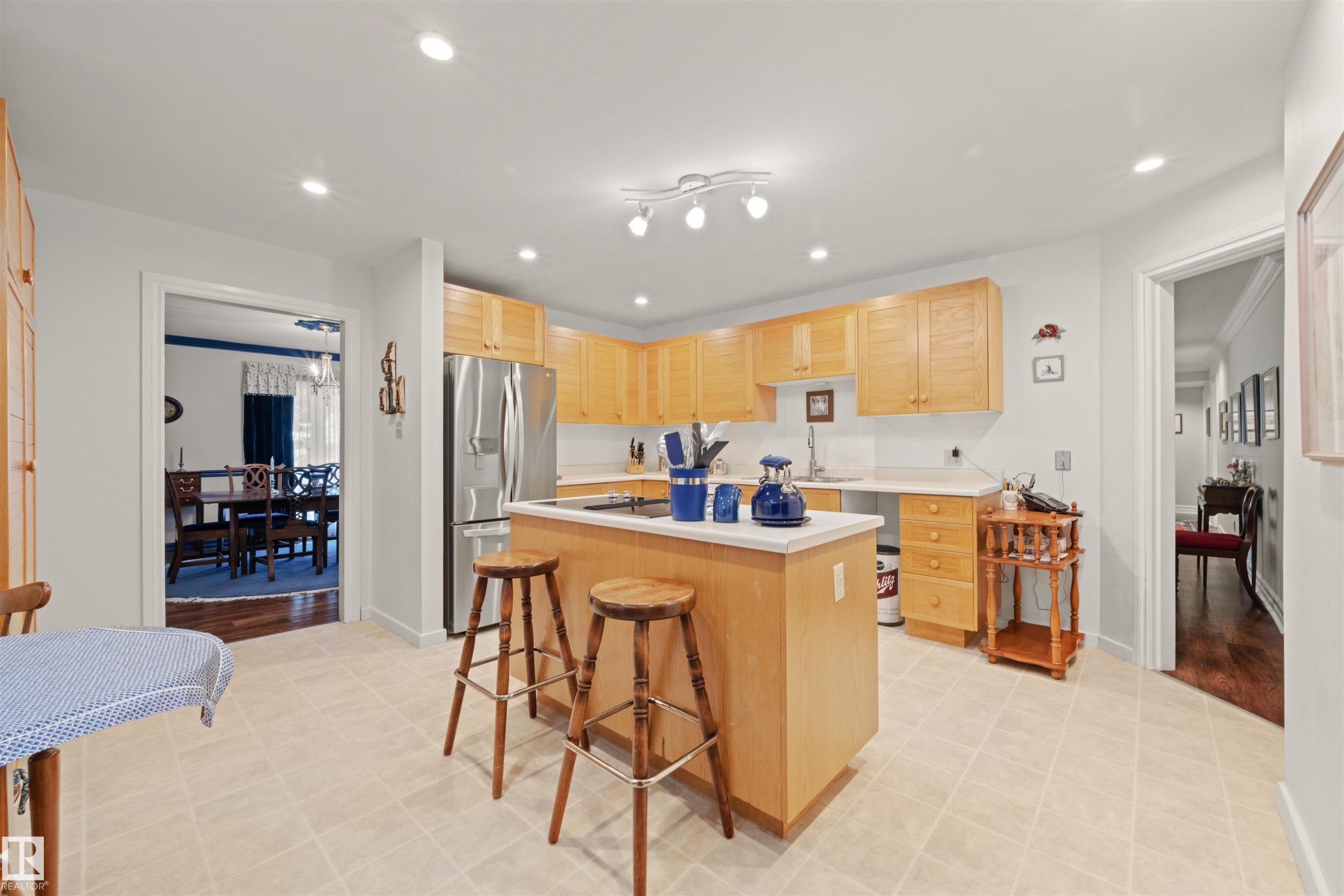 #1 14824 45 Av Nw, Edmonton, AB - Indoor Photo Showing Kitchen