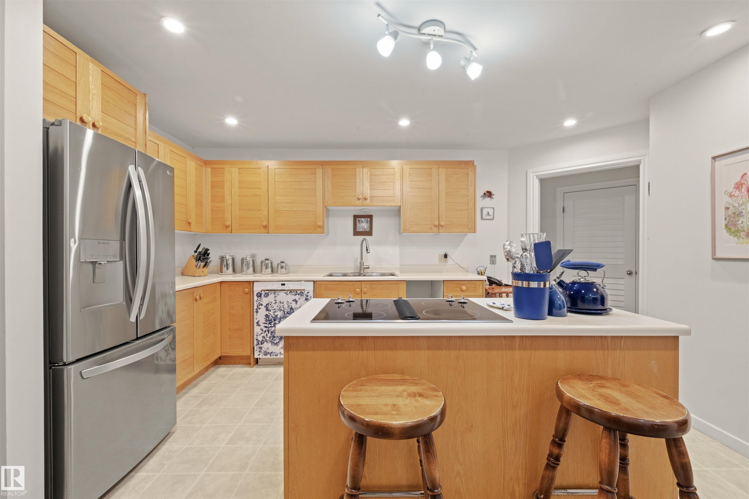 #1 14824 45 Av Nw, Edmonton, AB - Indoor Photo Showing Kitchen