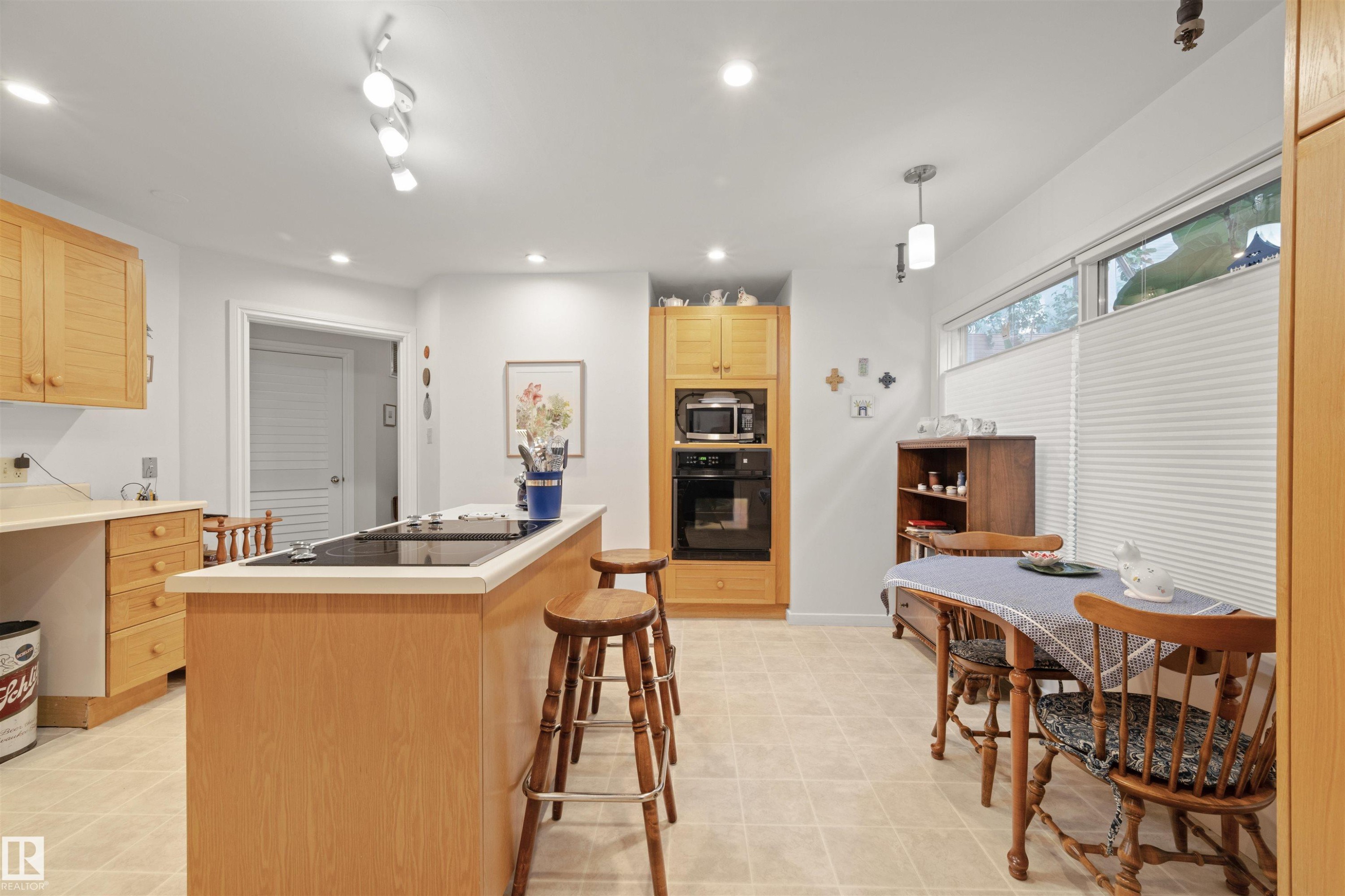 #1 14824 45 Av Nw, Edmonton, AB - Indoor