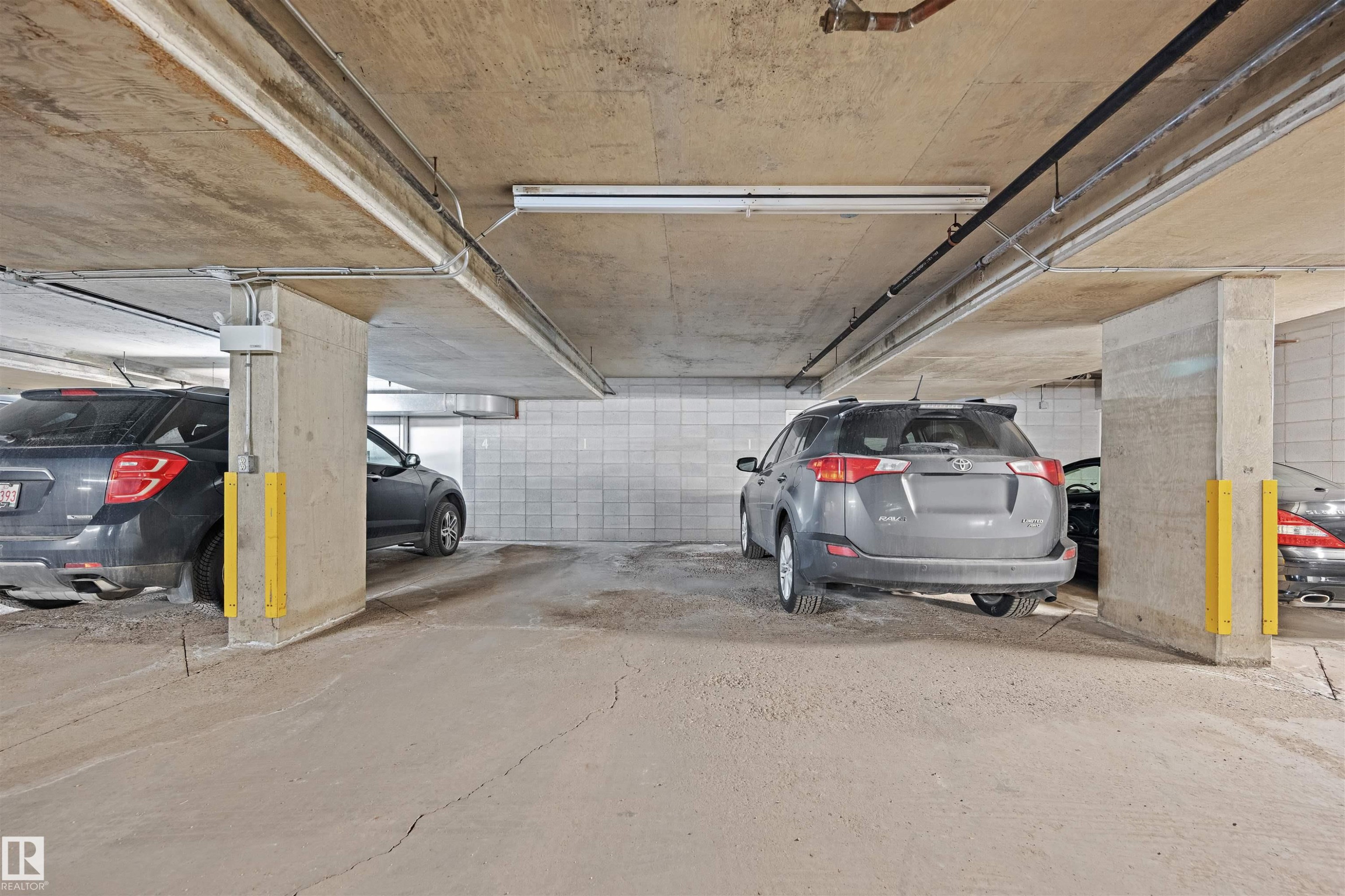 #1 14824 45 Av Nw, Edmonton, AB - Indoor Photo Showing Garage