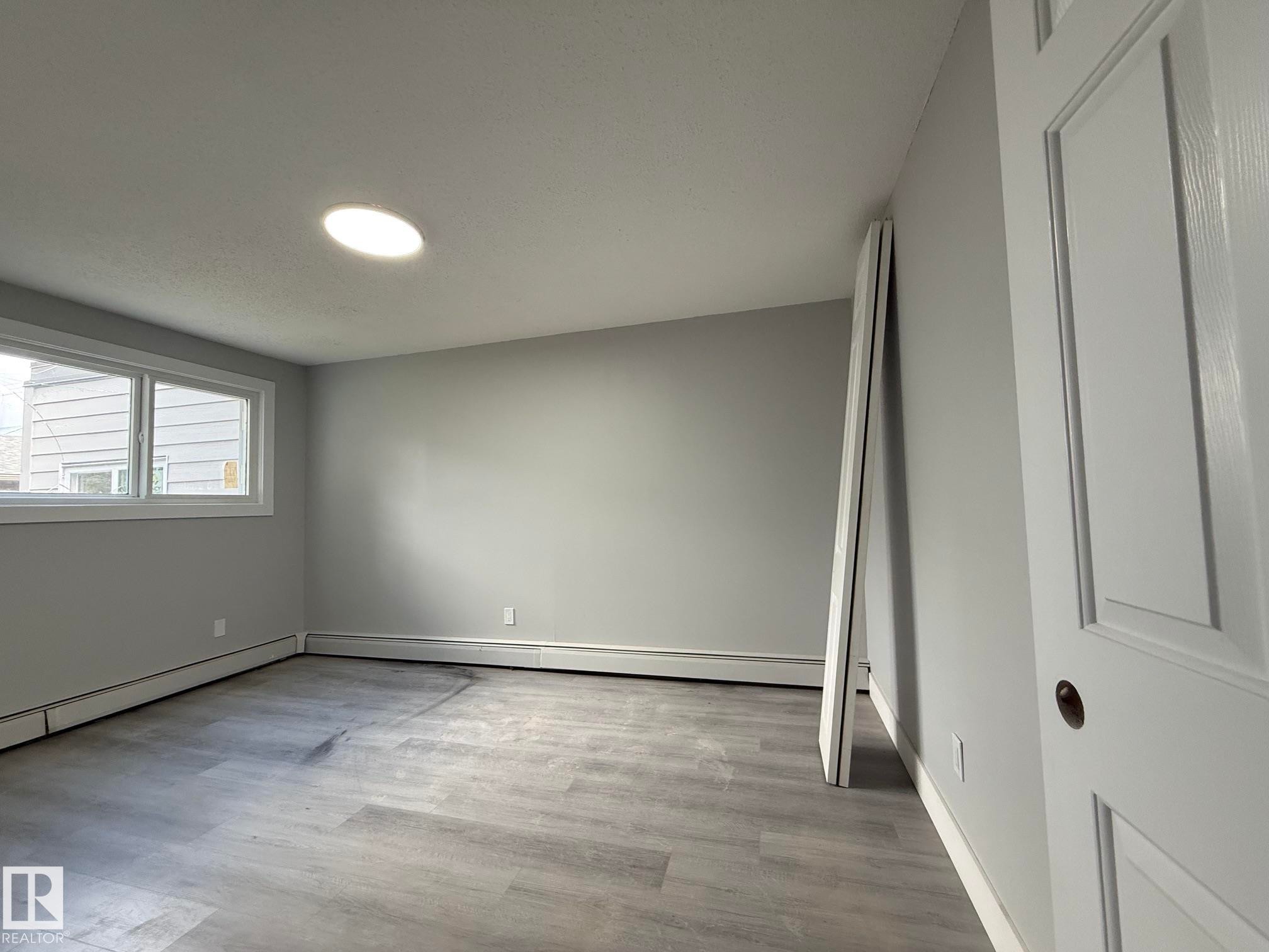 8732 101 Avenue Nw, Edmonton, AB - Indoor Photo Showing Other Room