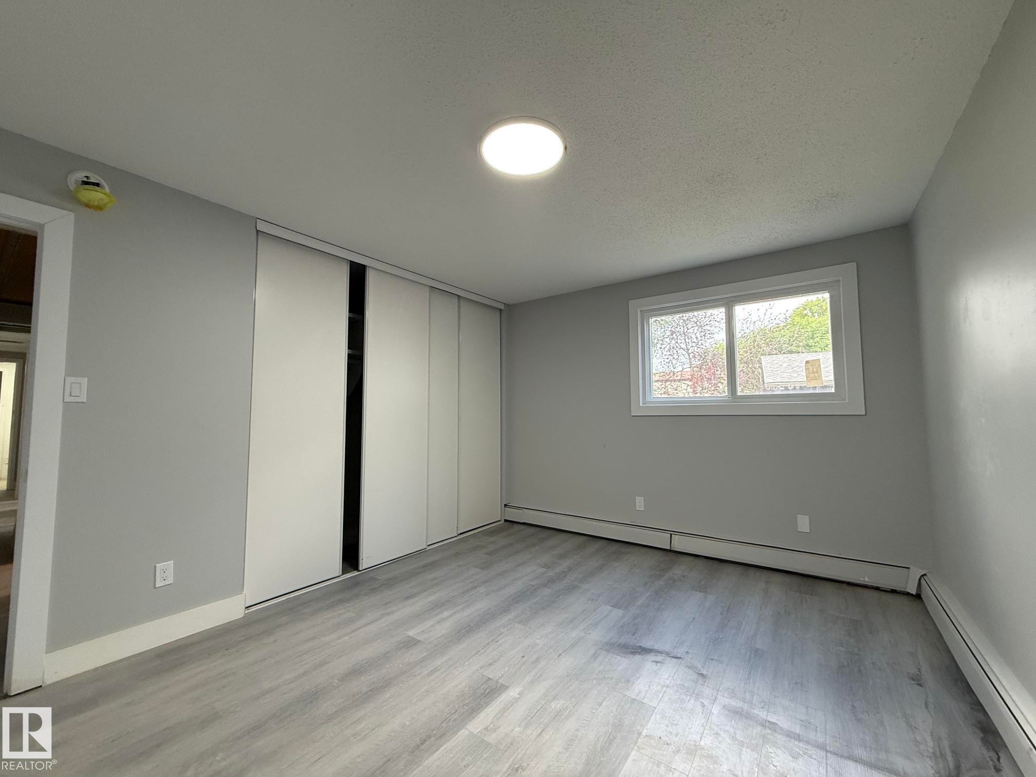 8732 101 Avenue Nw, Edmonton, AB - Indoor Photo Showing Other Room