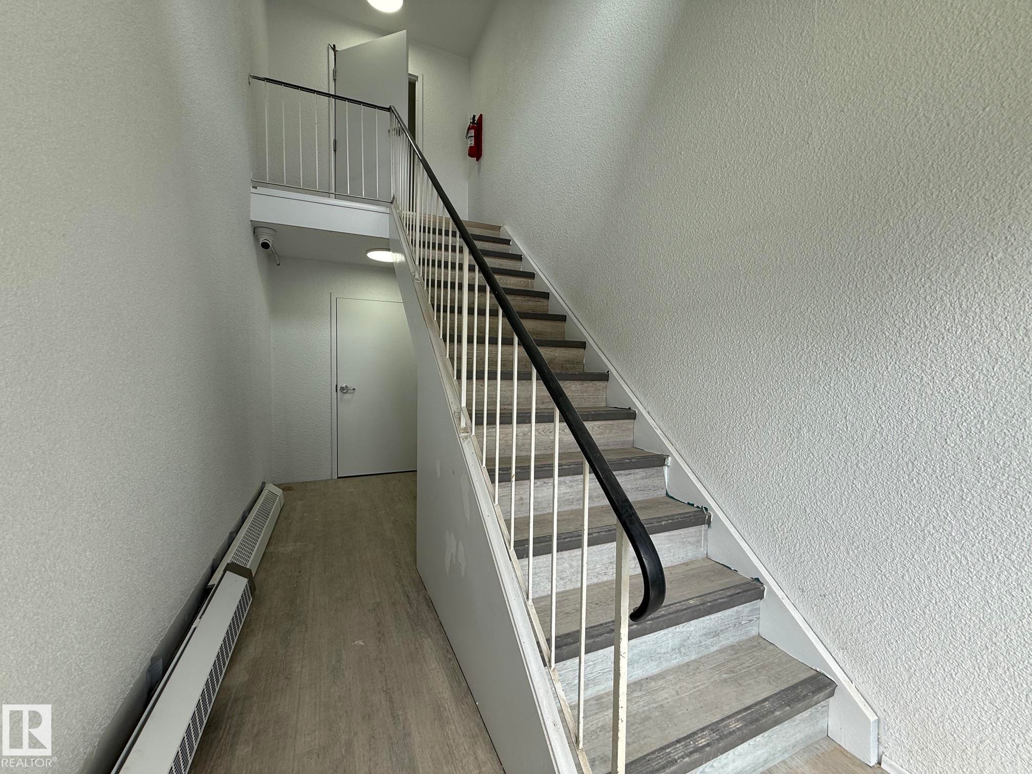8732 101 Avenue Nw, Edmonton, AB - Indoor Photo Showing Other Room