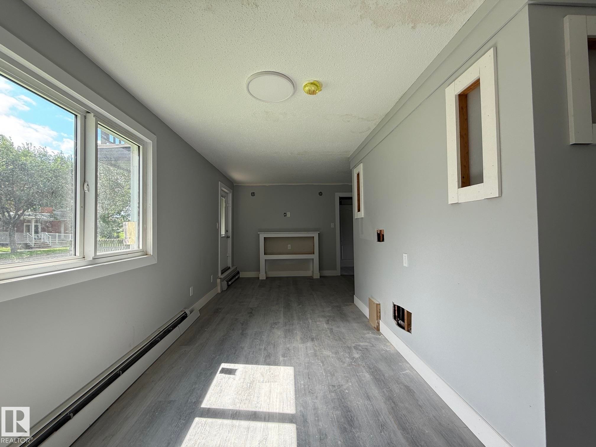 8732 101 Avenue Nw, Edmonton, AB - Indoor Photo Showing Other Room
